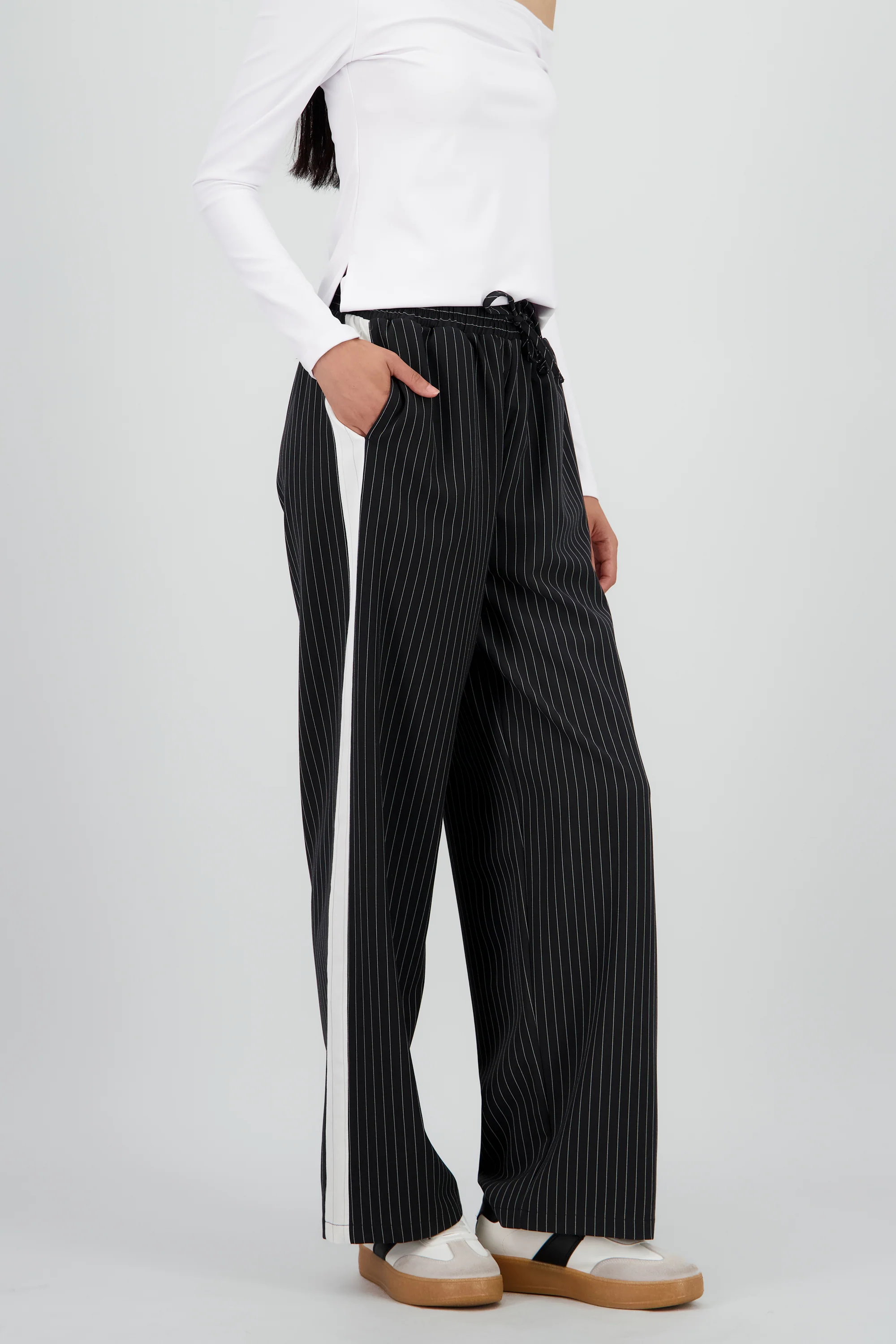 Pantalon amplio det raya a contraste - Image 3