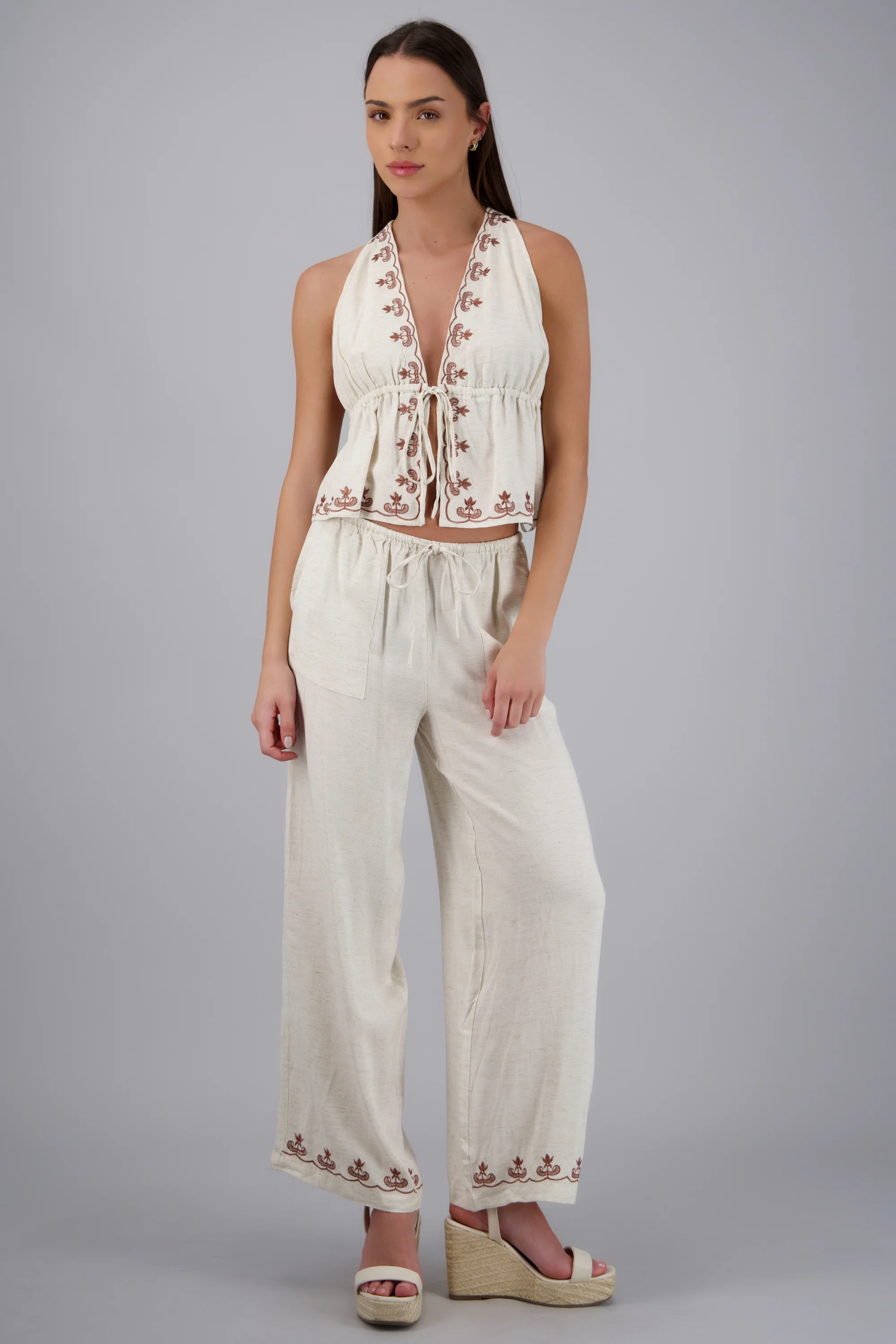 Pantalon amplio detalle borado