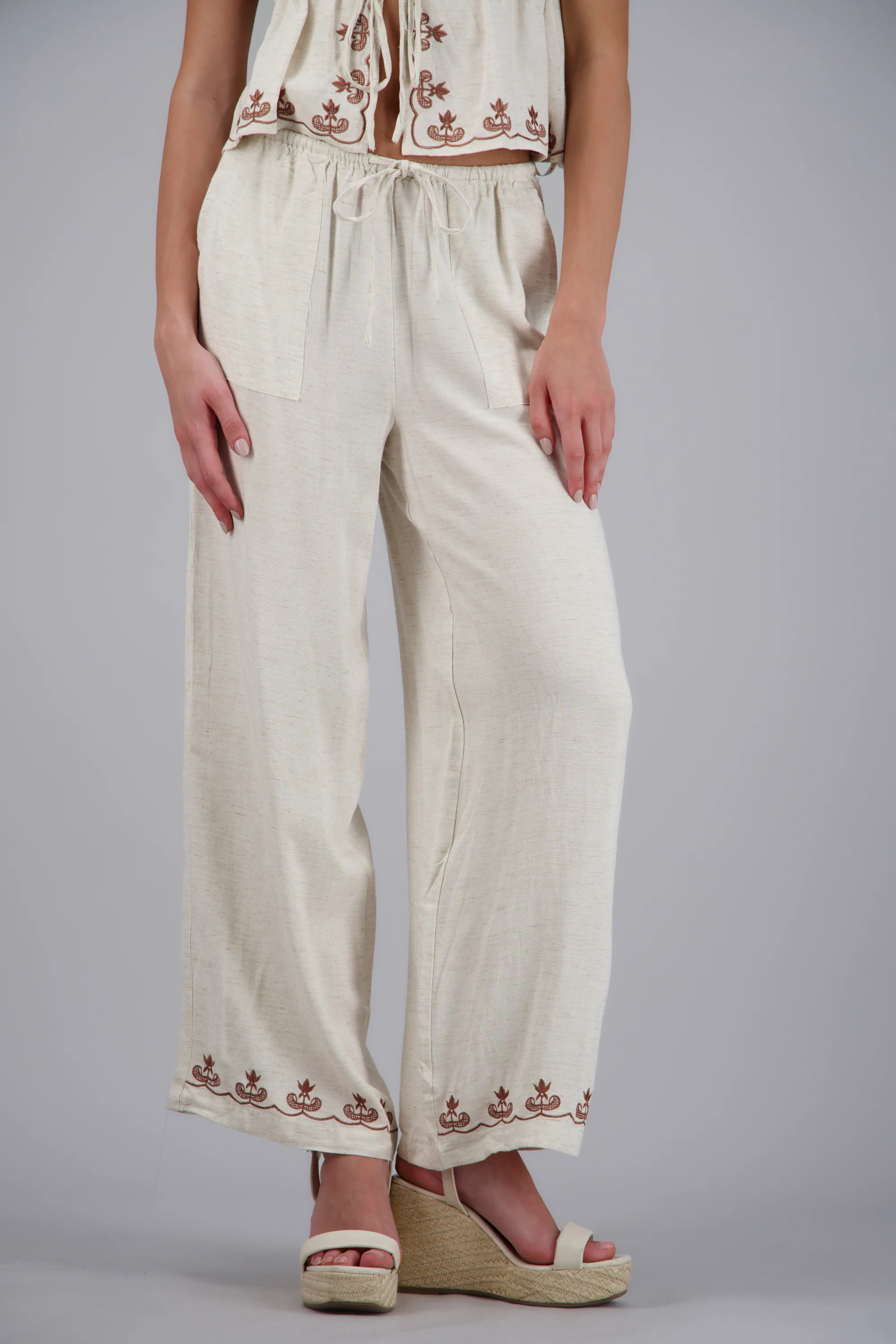 Pantalon amplio detalle borado - Image 2