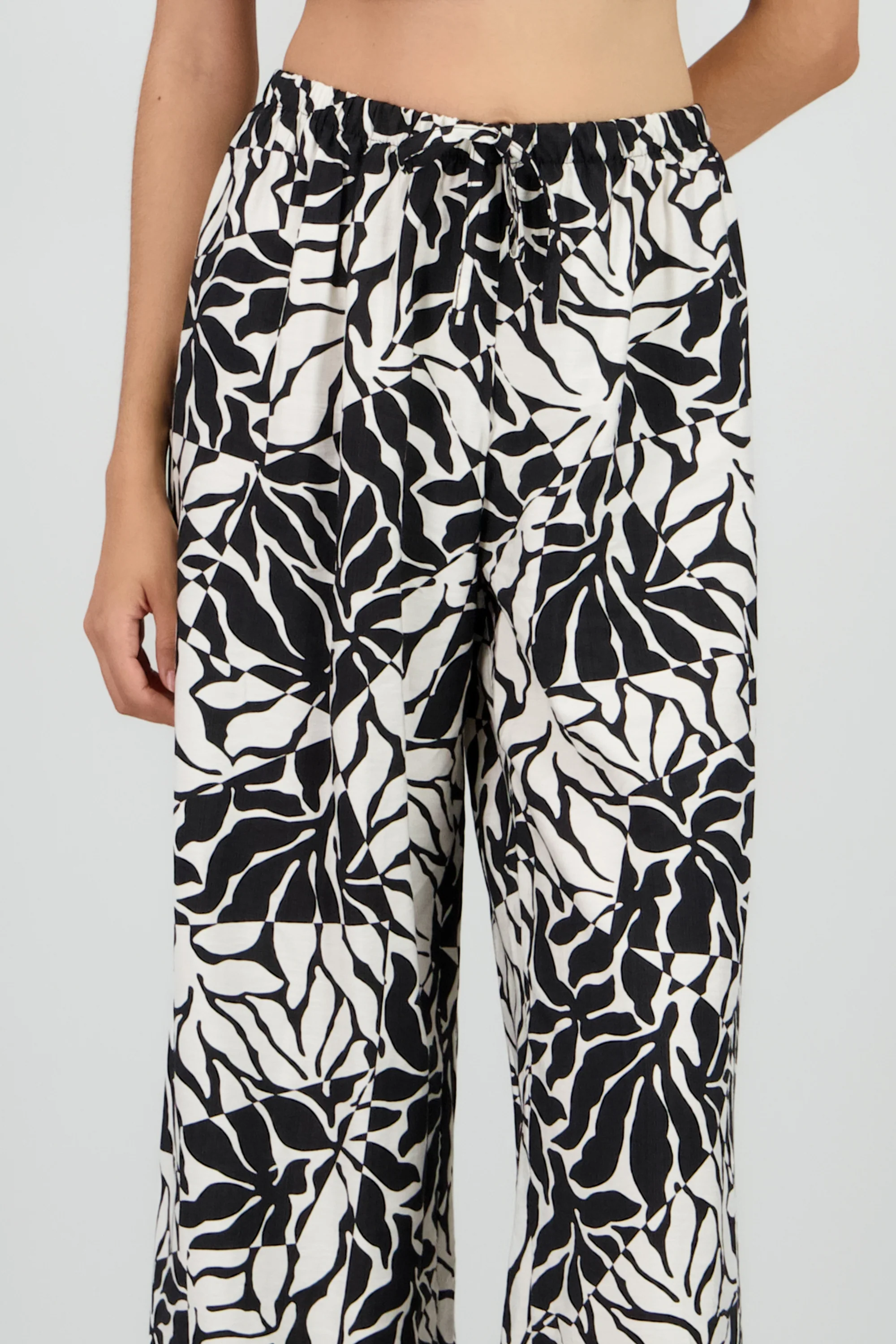 Pantalon amplio estampado flores - Image 5