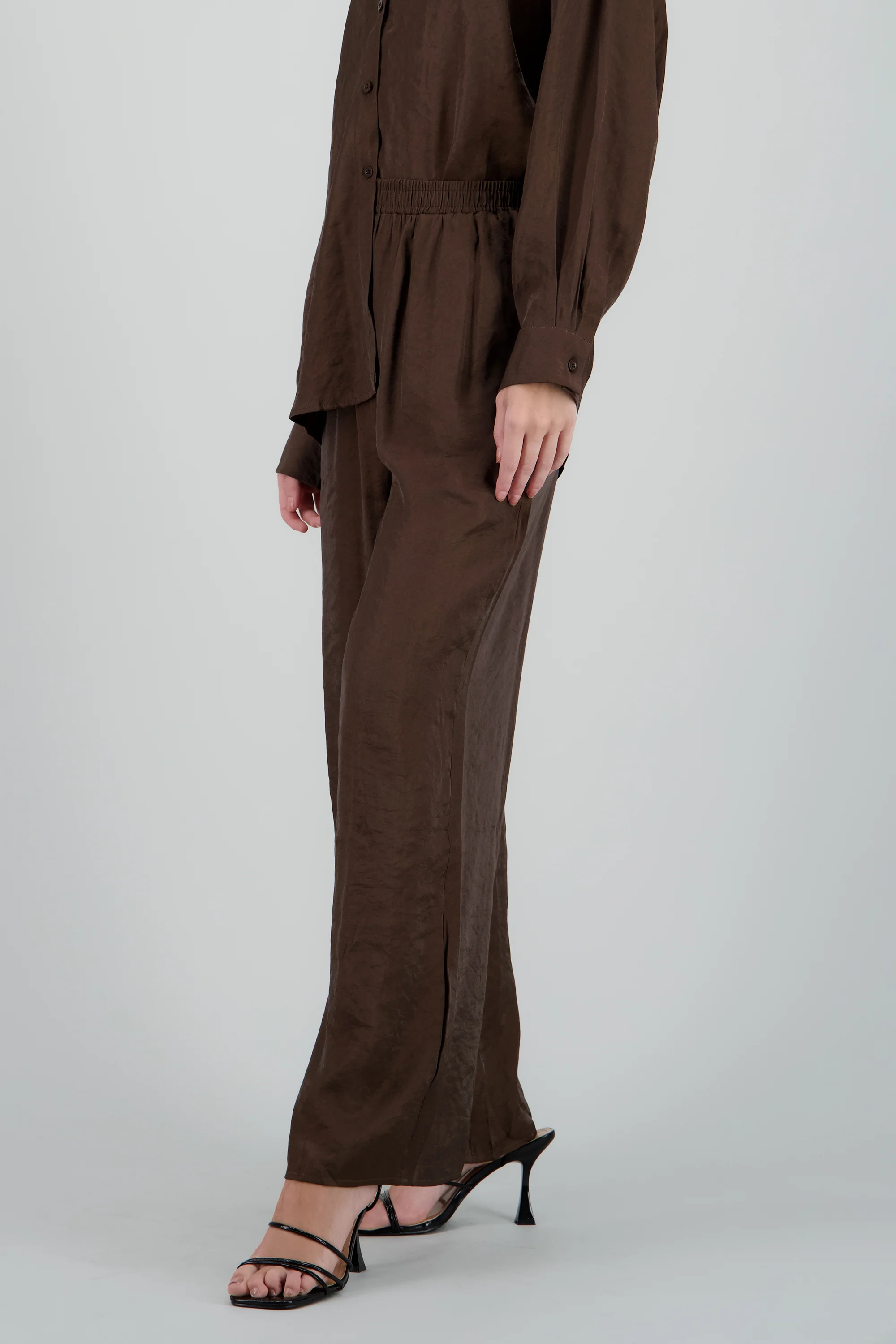 Pantalon amplio fluido detalle satinado - Image 3