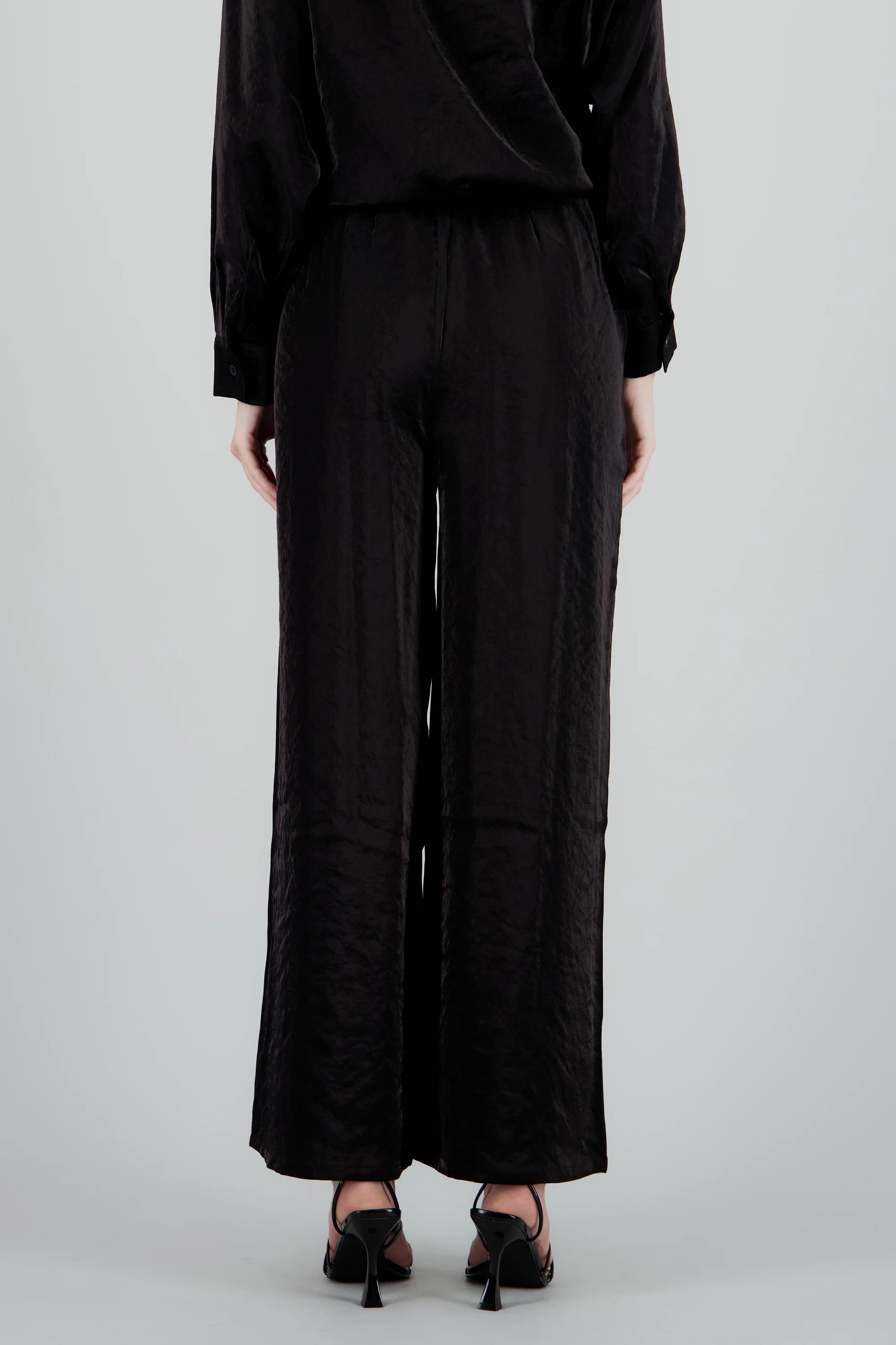 Pantalon amplio fluido detalle satinado - Image 4