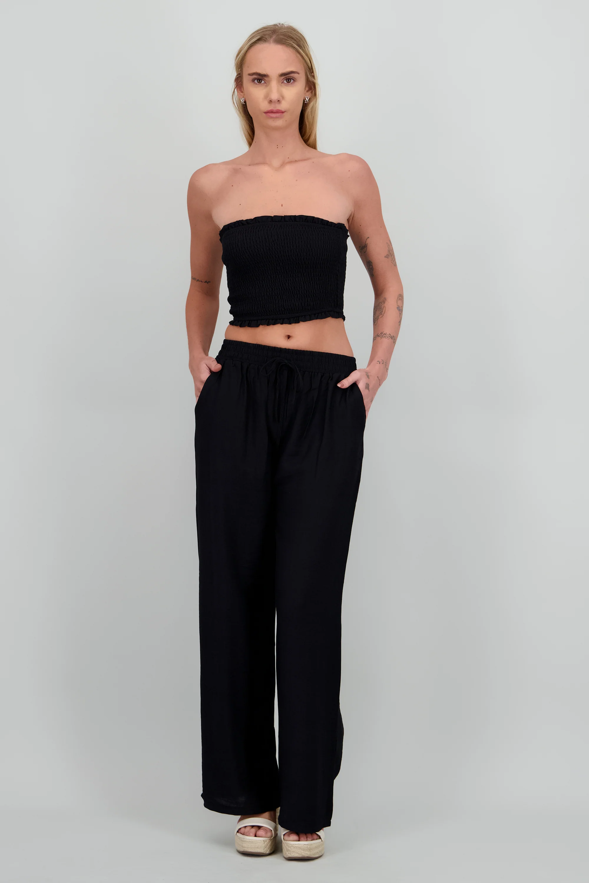 Pantalon amplio liso con resorte