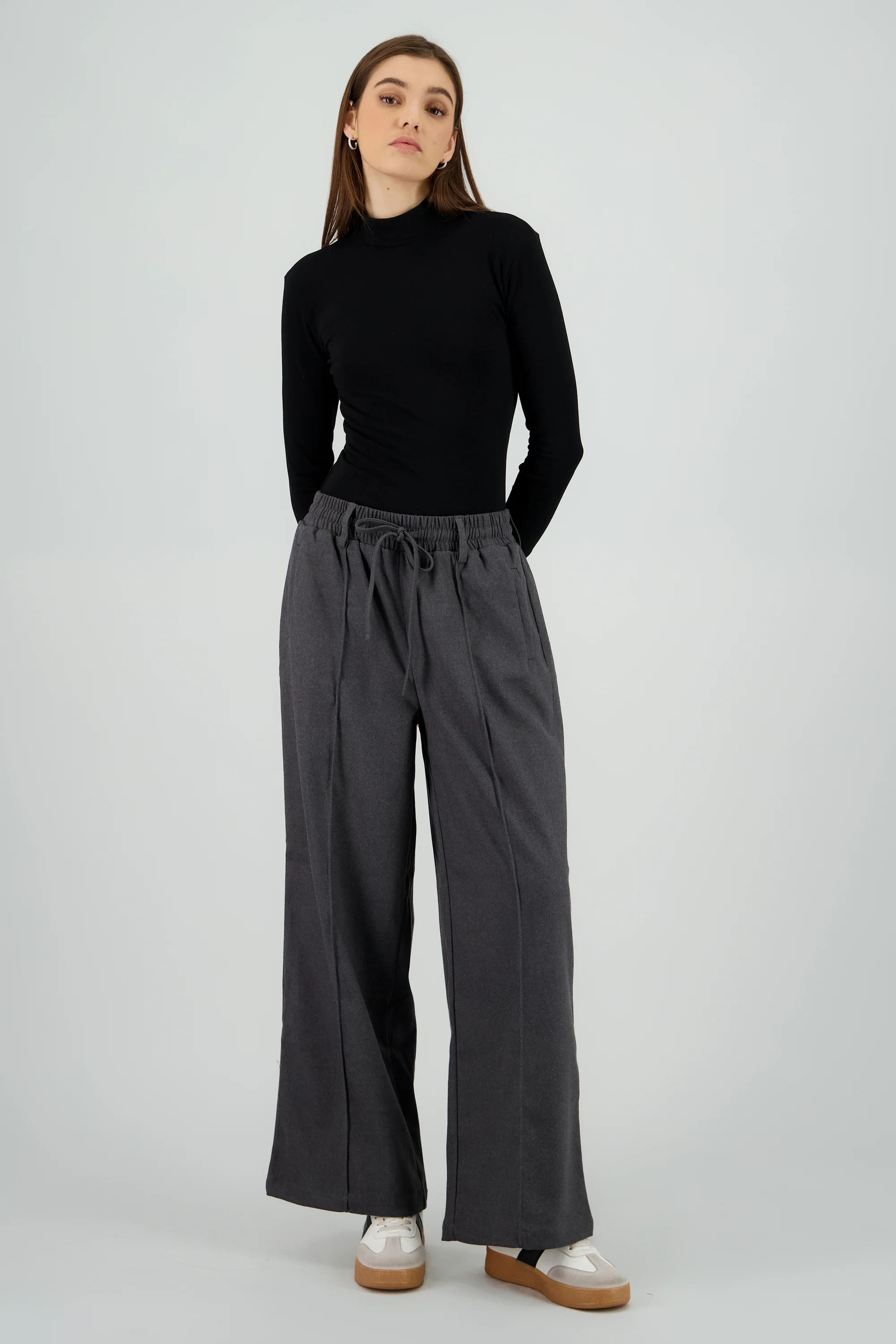 Pantalon amplio liso detalle resorte