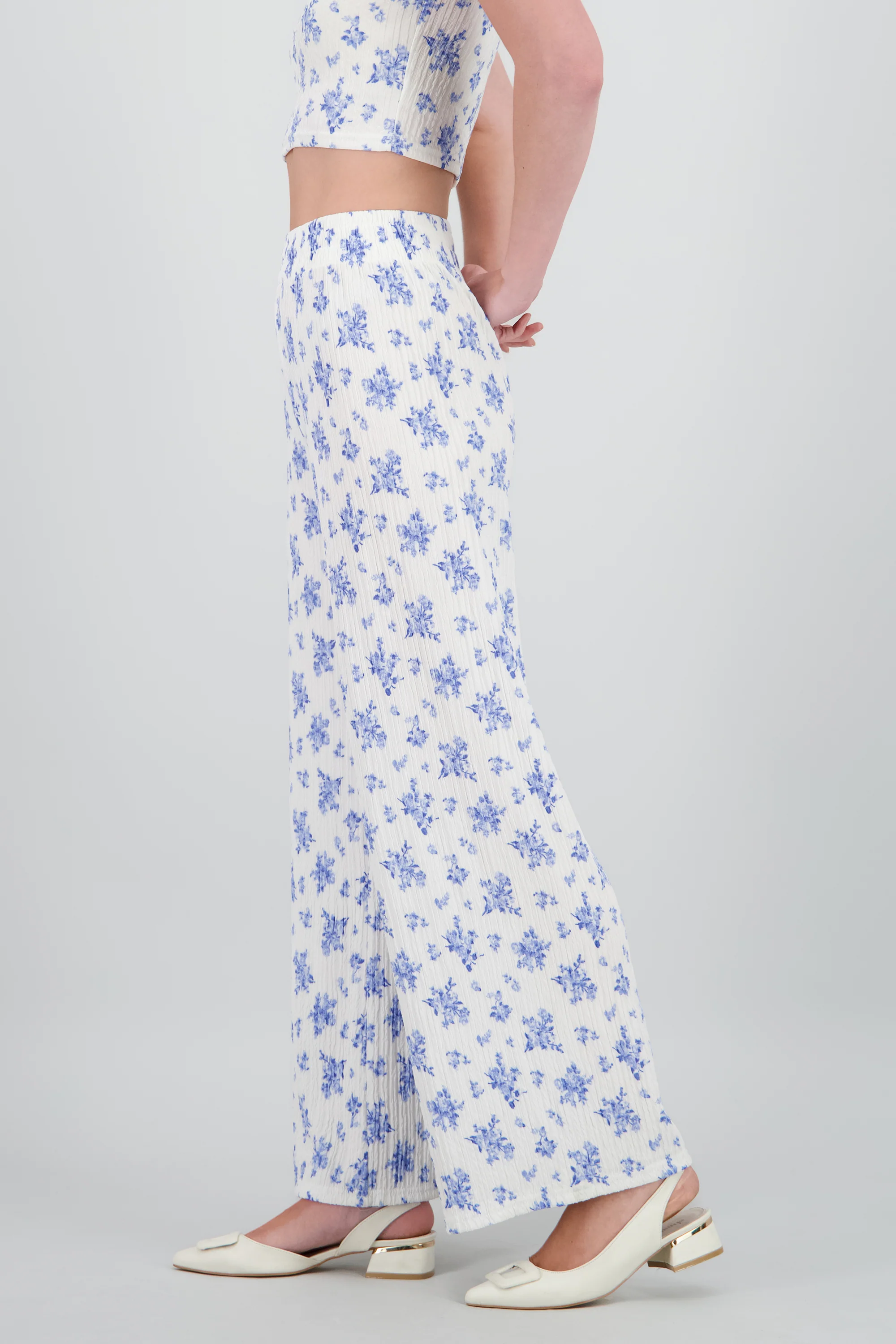 Pantalon amplio textura y flores - Image 3