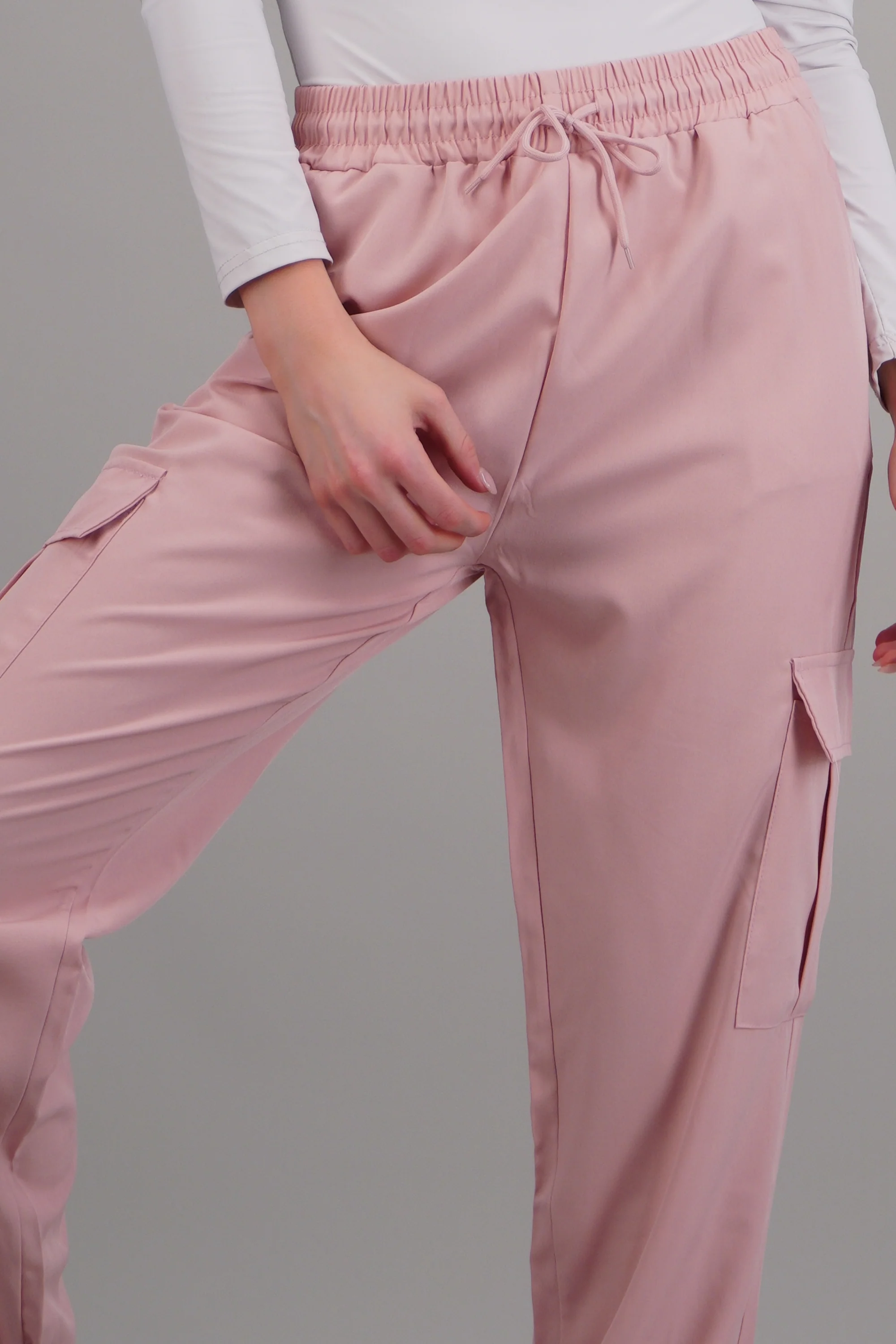 Pantalón Cargo Monocolor Bolsas - Image 5