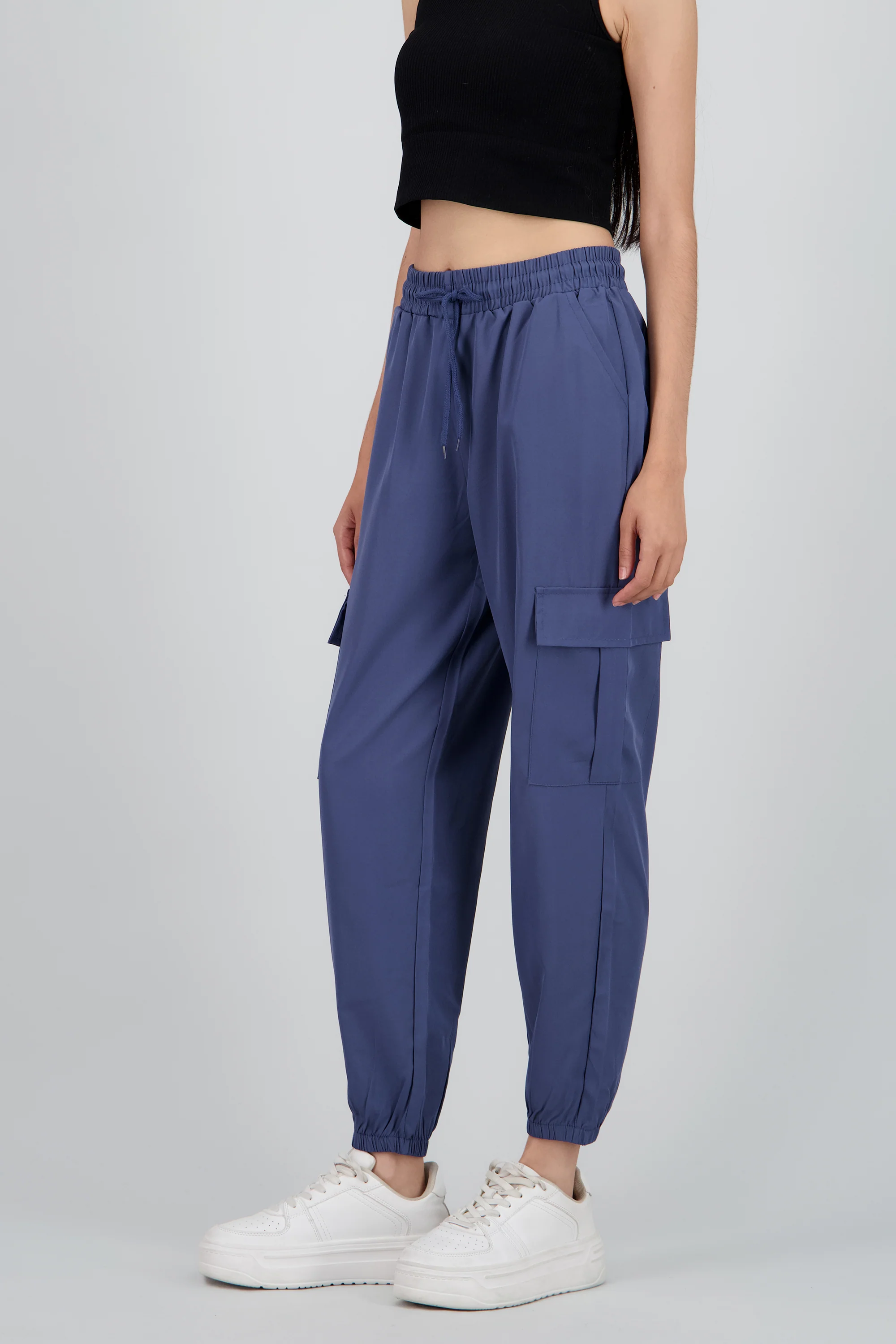Pantalón Cargo Monocolor Bolsas - Image 3