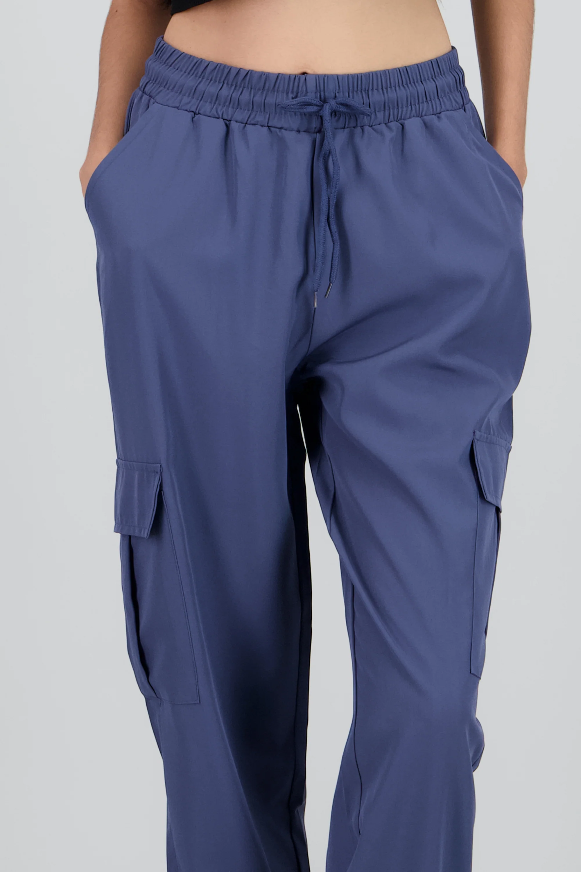Pantalón Cargo Monocolor Bolsas - Image 5