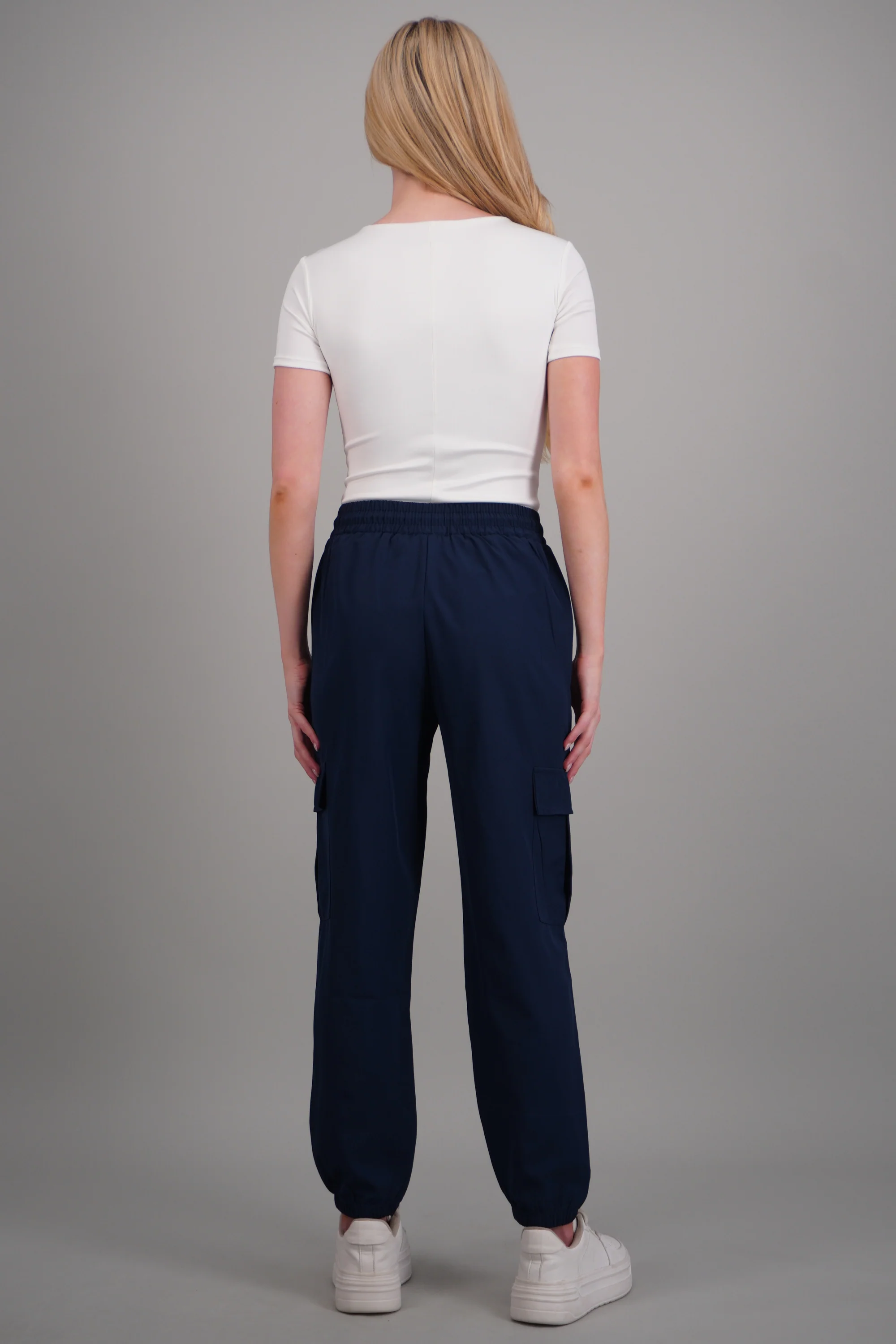 Pantalón Cargo Monocolor Bolsas - Image 4