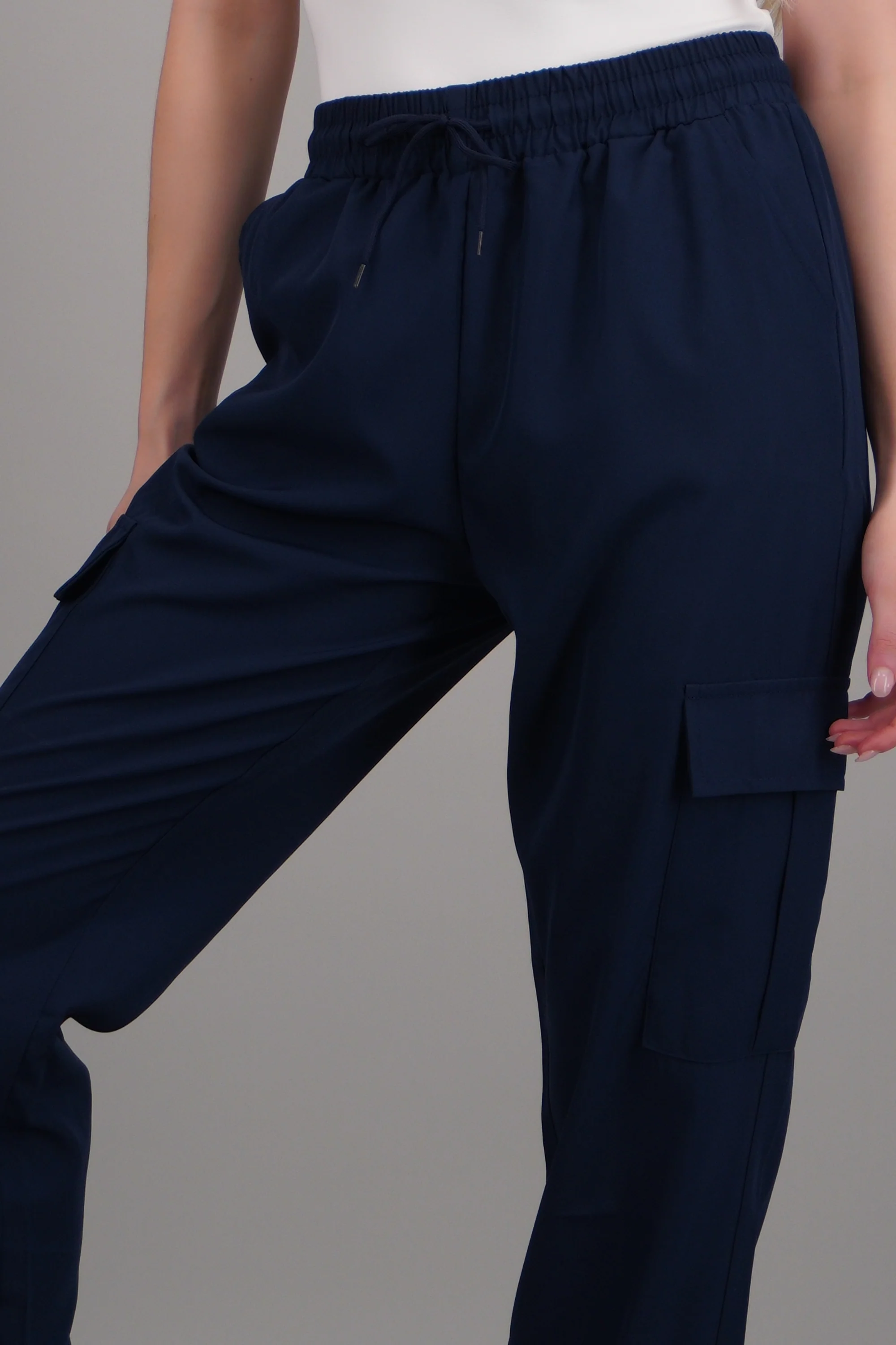 Pantalón Cargo Monocolor Bolsas - Image 5