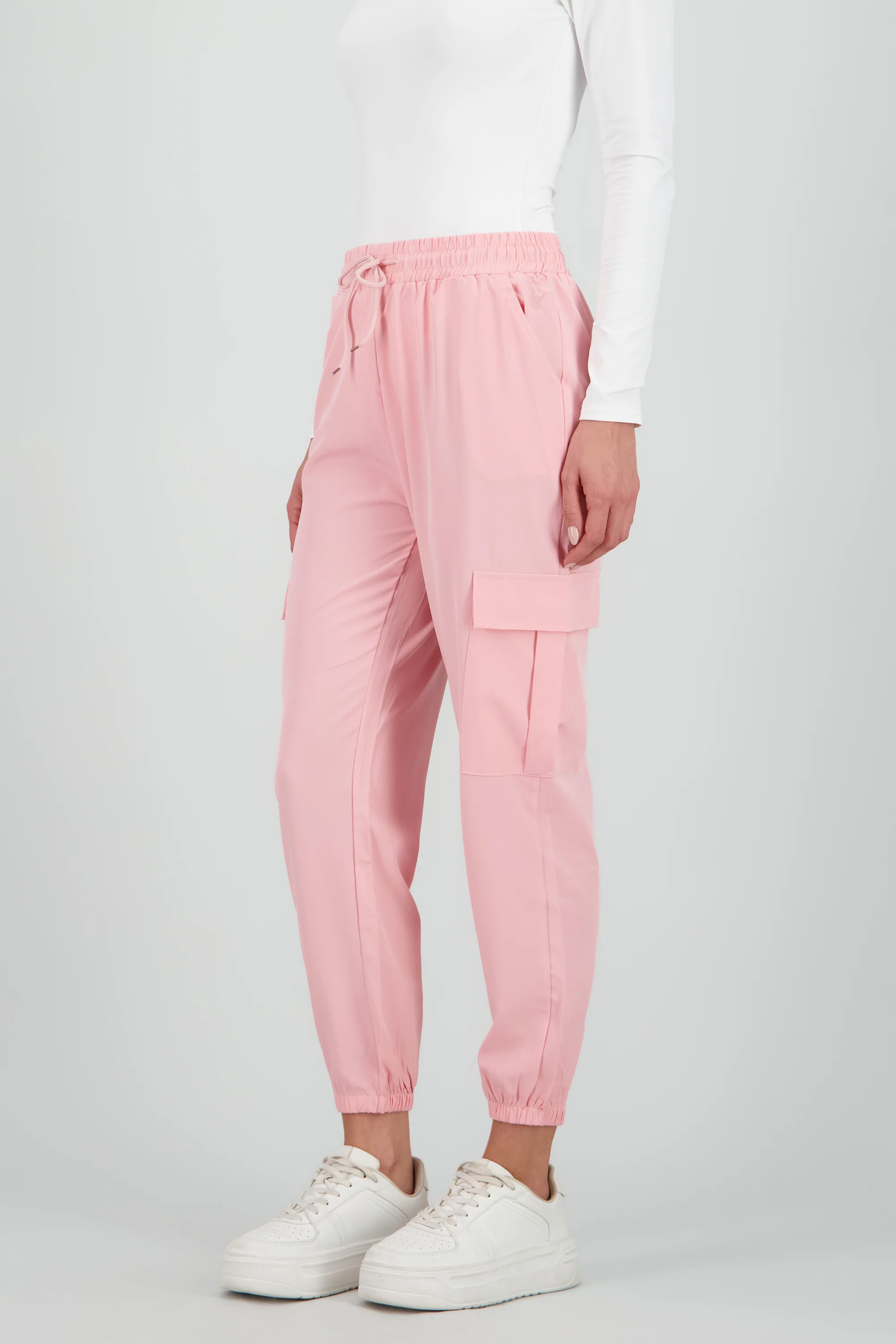 Pantalón Cargo Monocolor Bolsas - Image 3