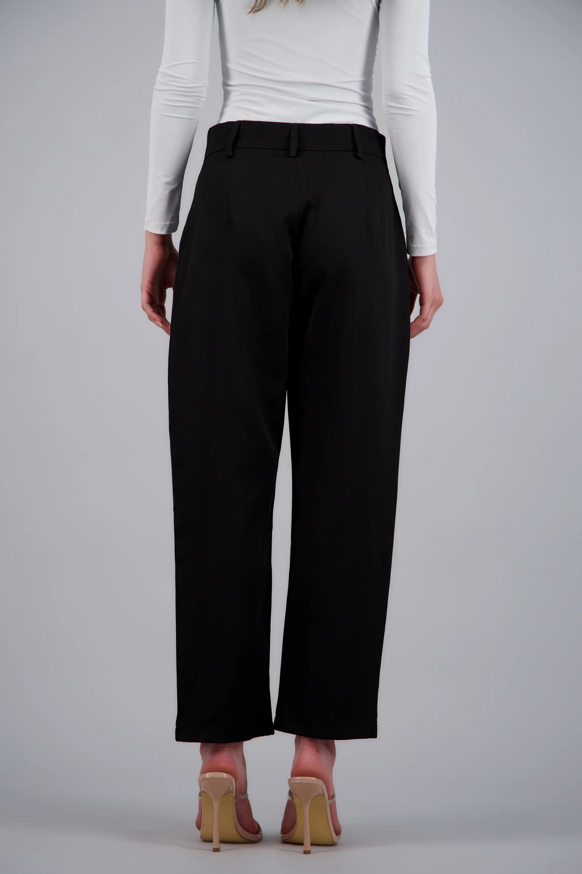 Pantalón con bolsas - Image 4