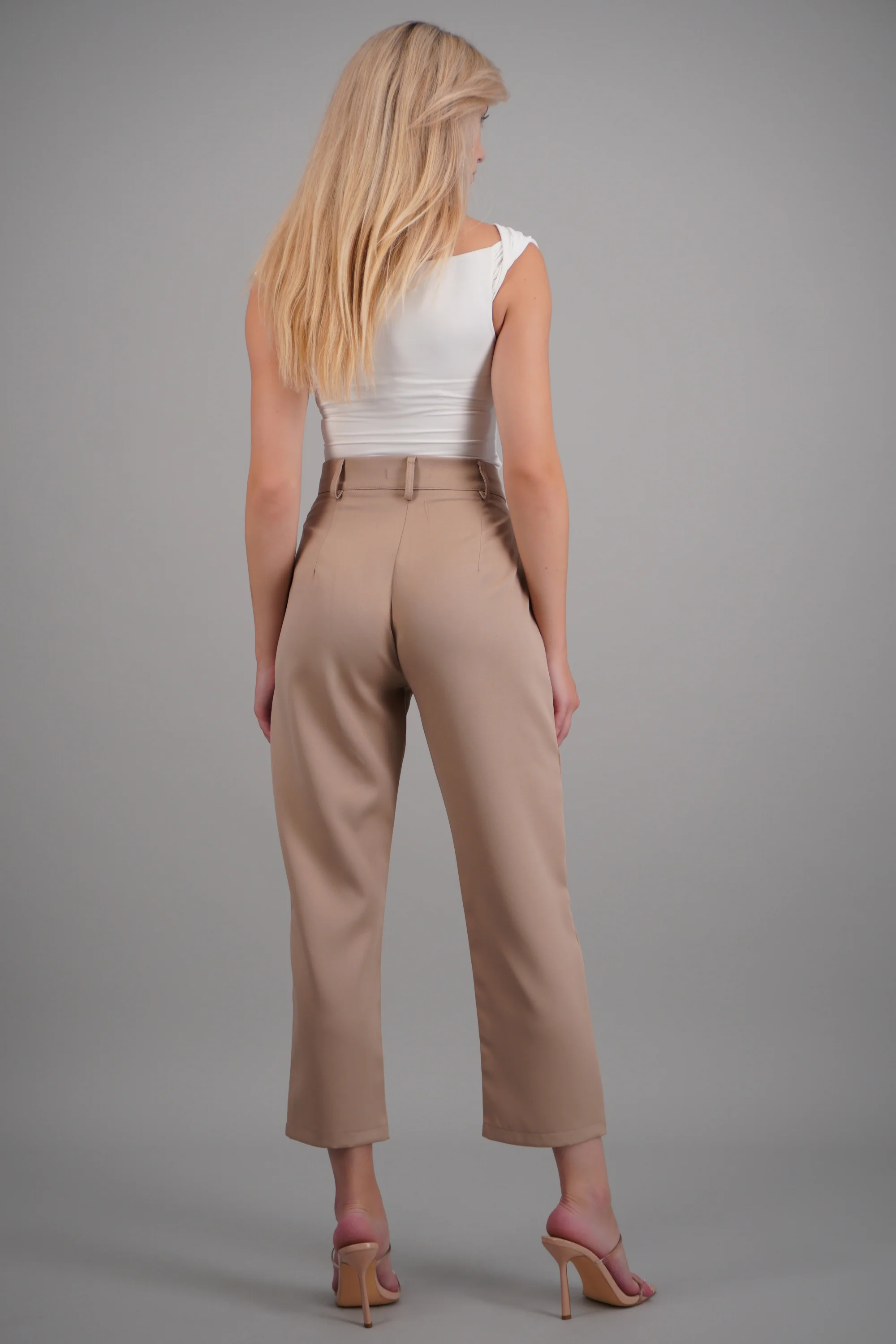 Pantalón con bolsas - Image 5