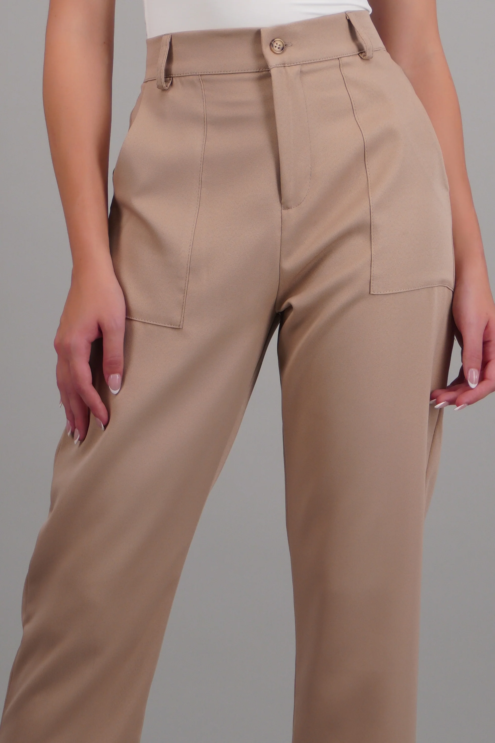 Pantalón con bolsas - Image 6