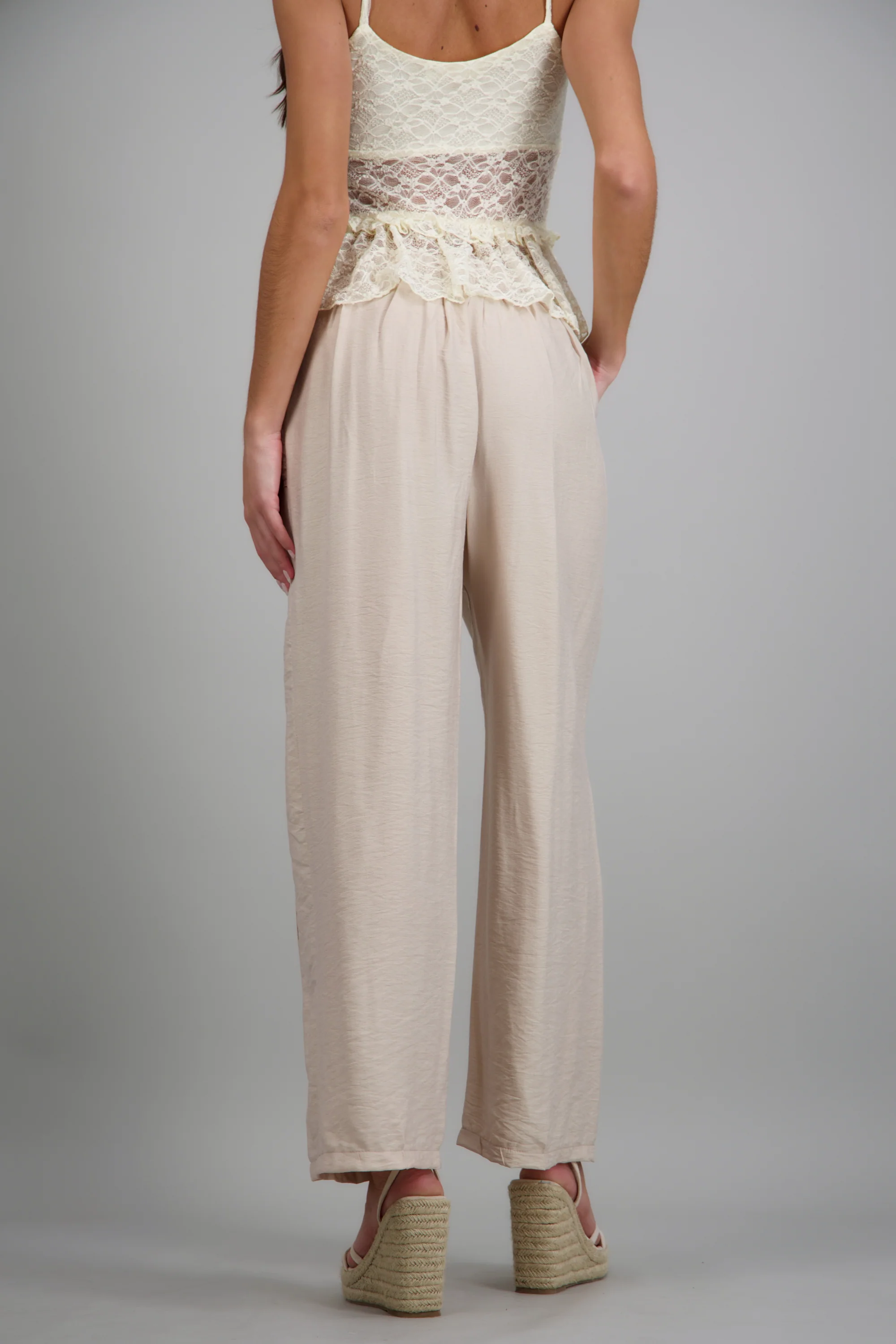 Pantalon con bolsas ligero - Image 4