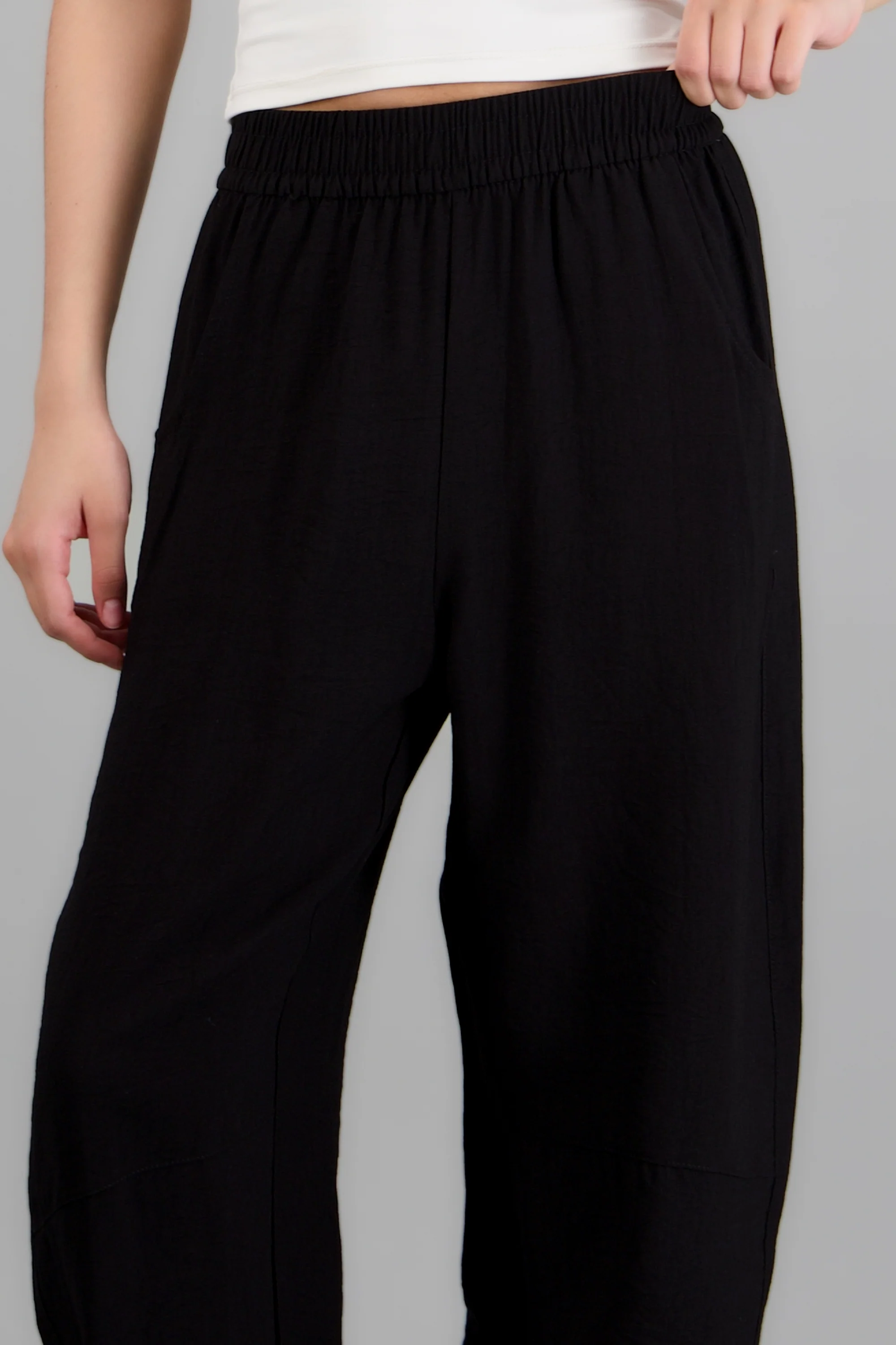 Pantalón con bolsas y resorte liso - Image 5