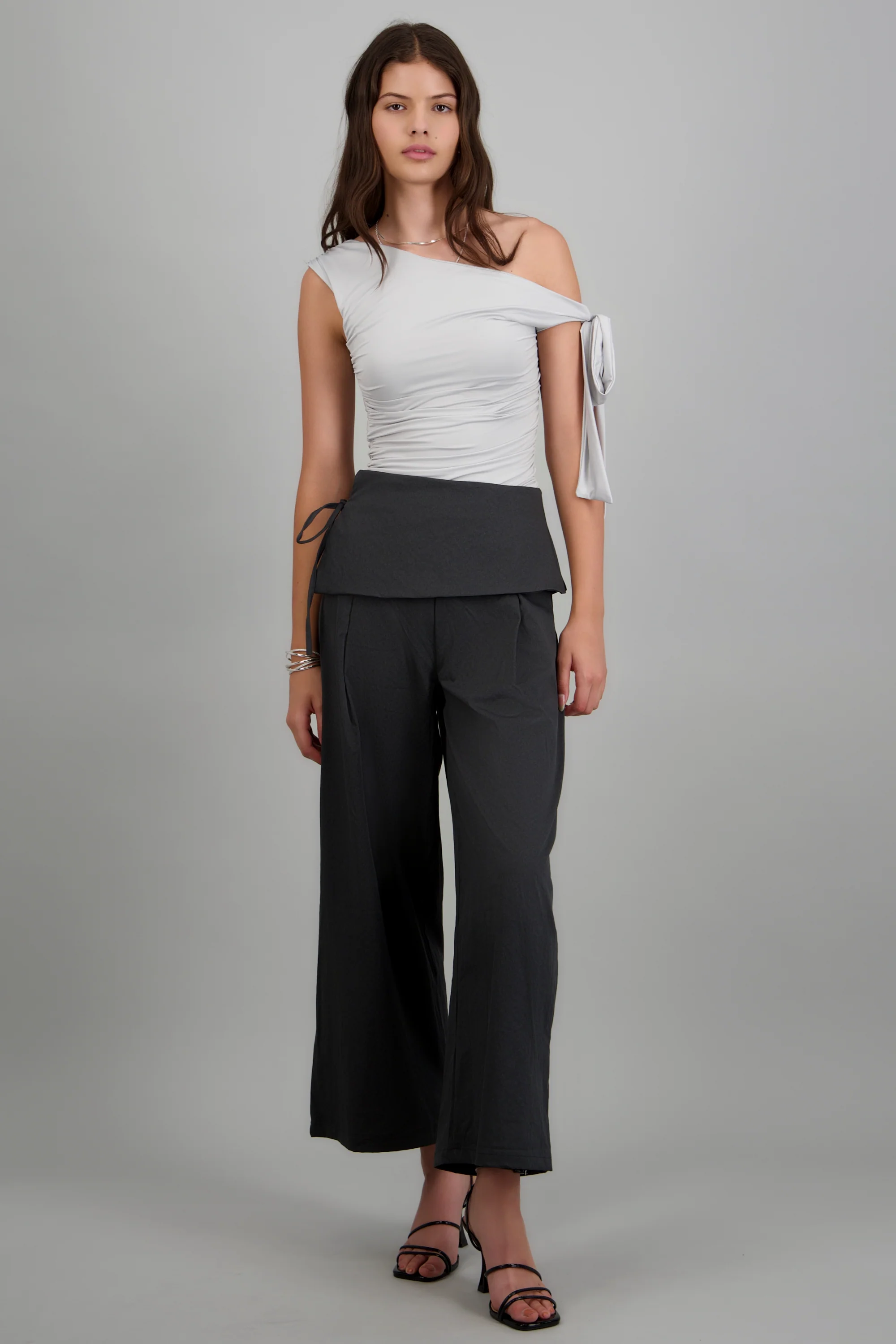 Pantalón con mini falda