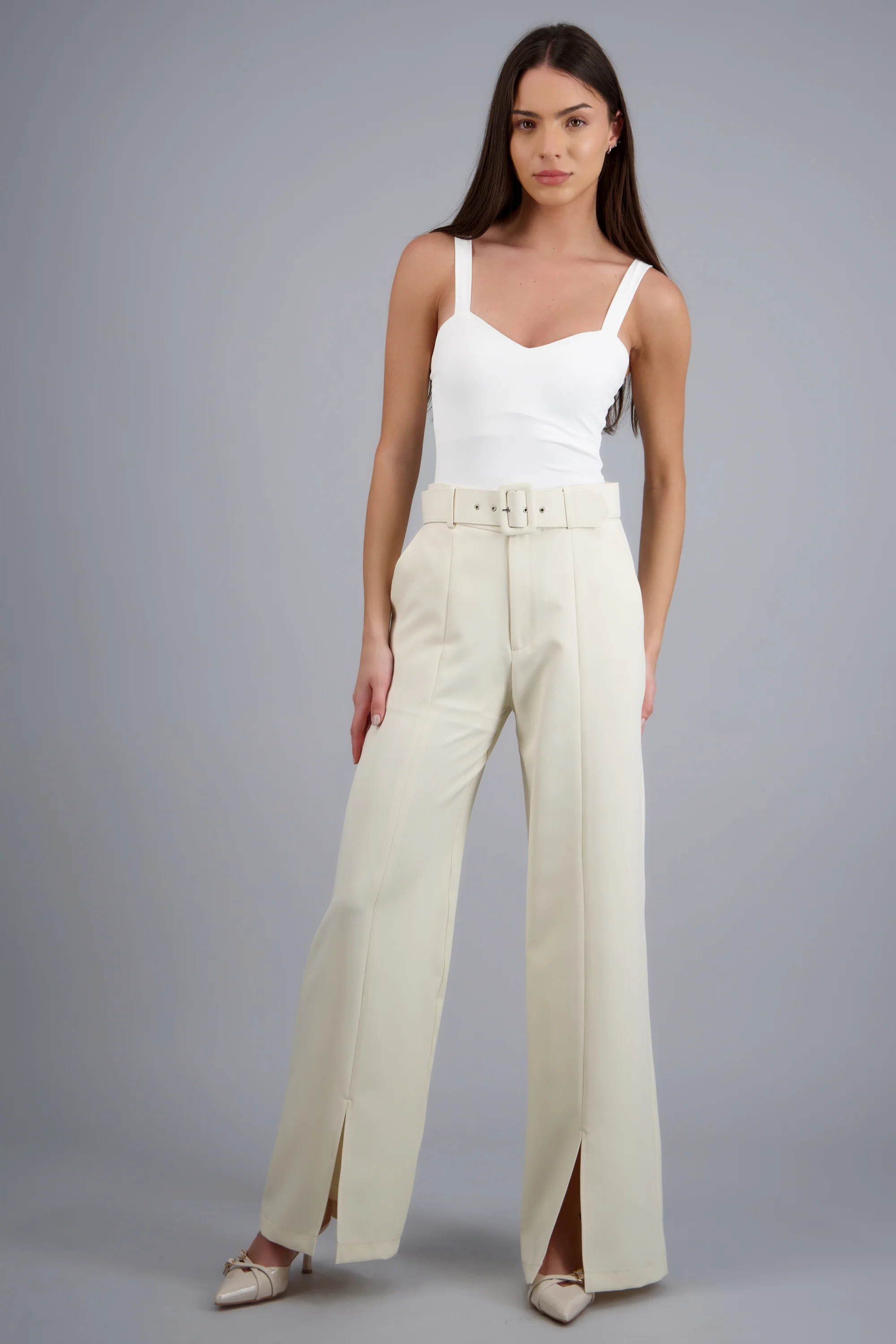 Pantalon cortes con aberturas cinturon