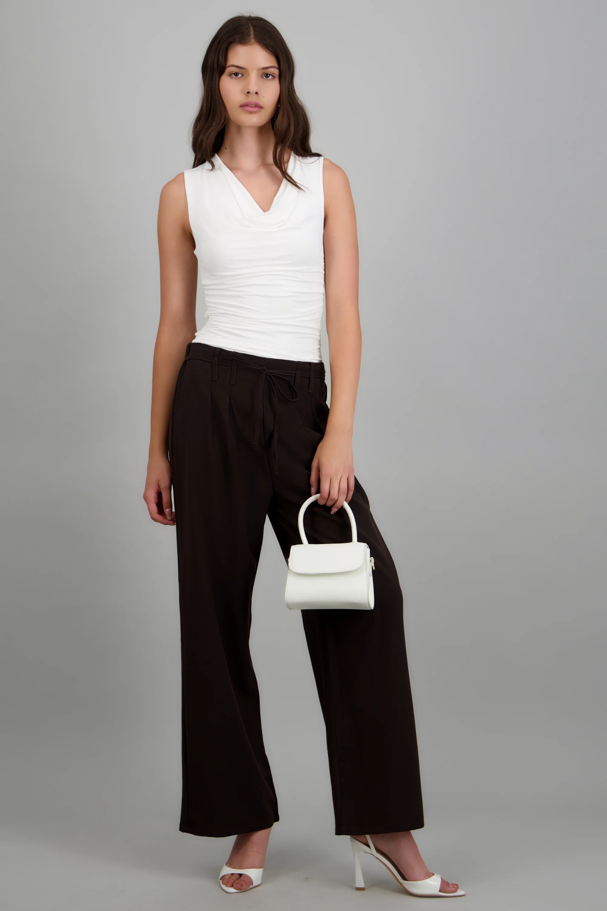 Pantalon doble pinza detalle amarre