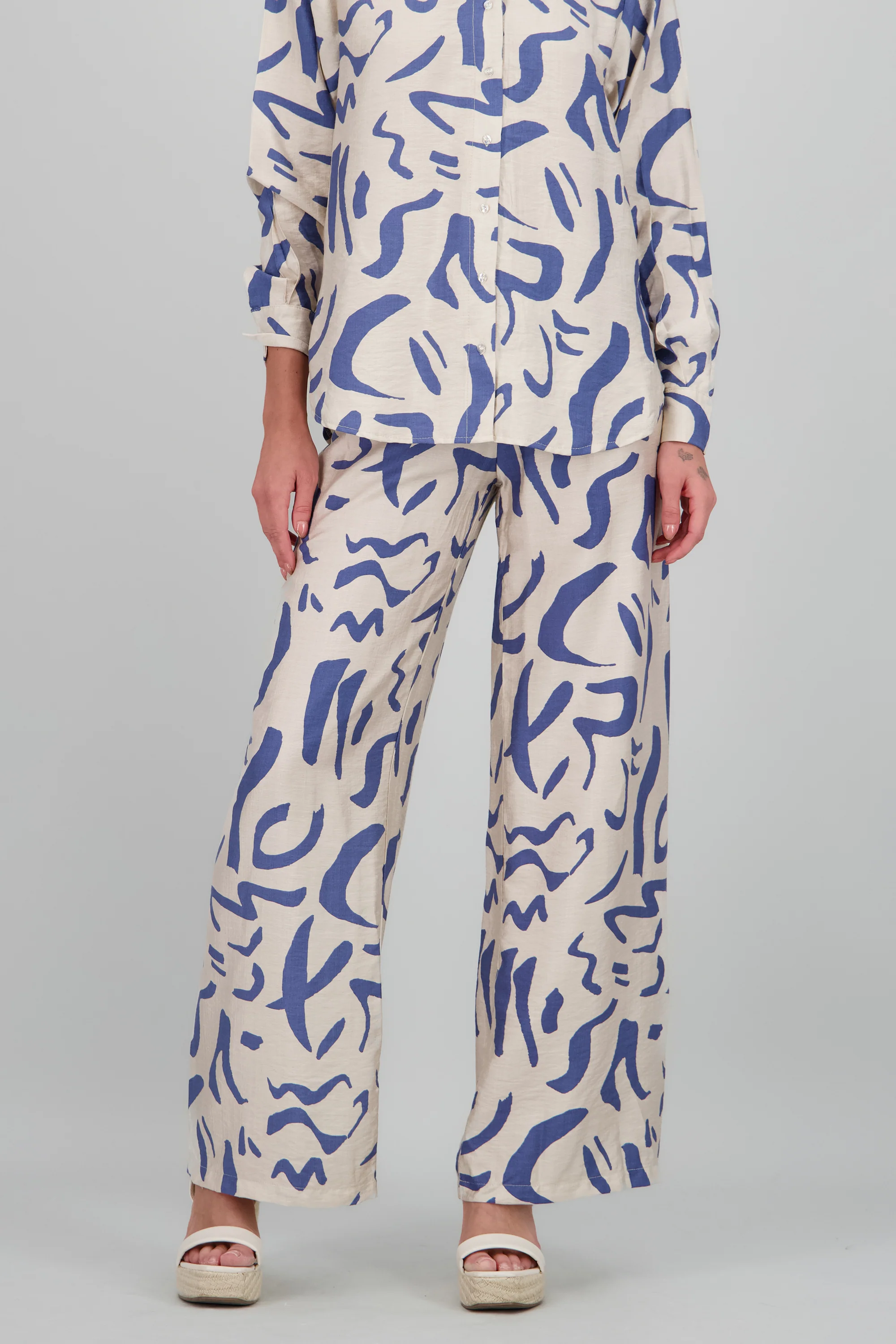 Pantalon fluido detalle estampado - Image 2