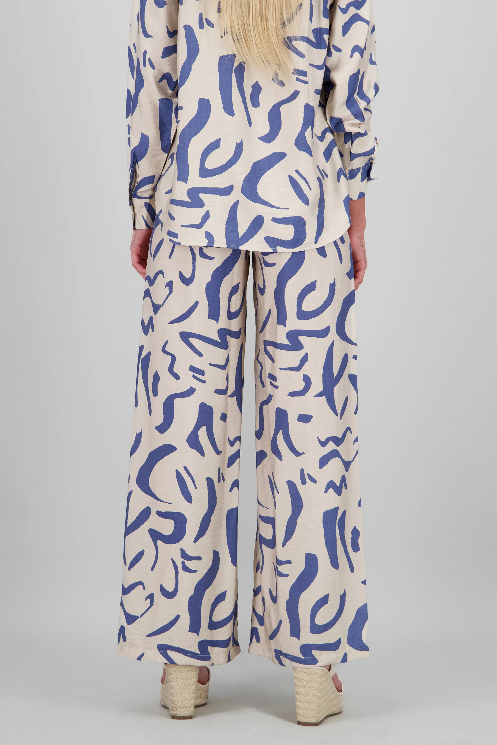 Pantalon fluido detalle estampado - Image 4