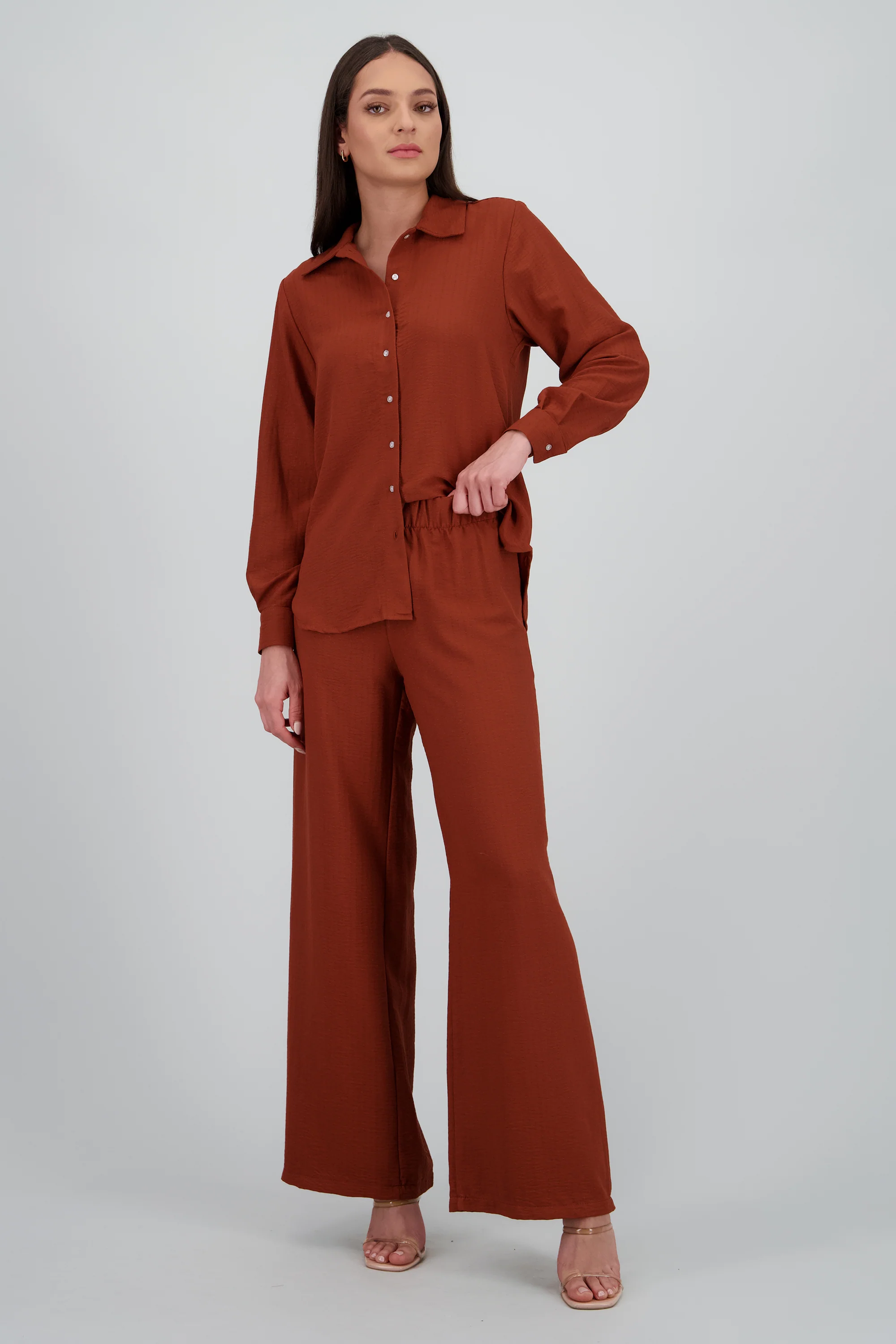 Pantalon fluido detalle textura
