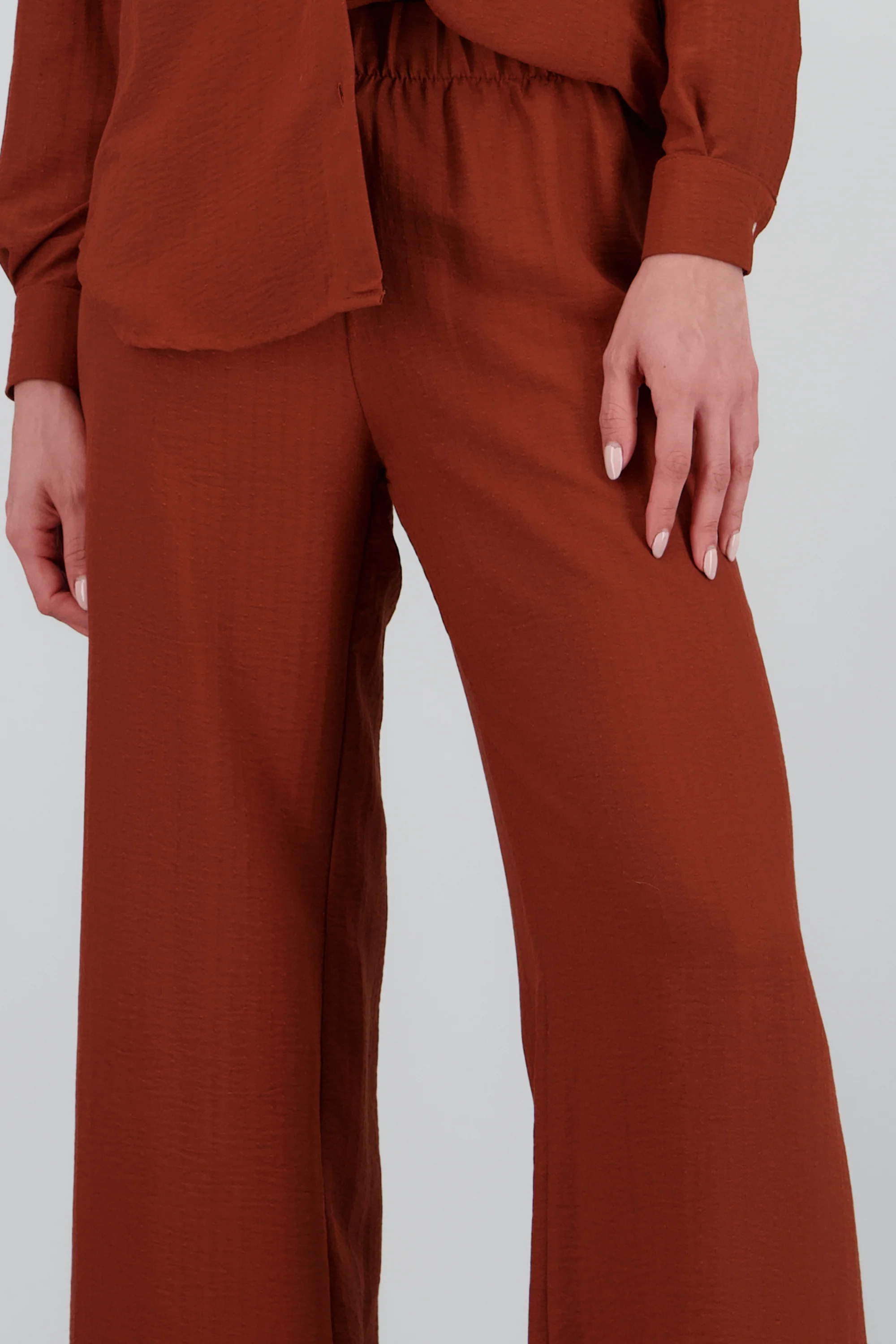 Pantalon fluido detalle textura - Image 5