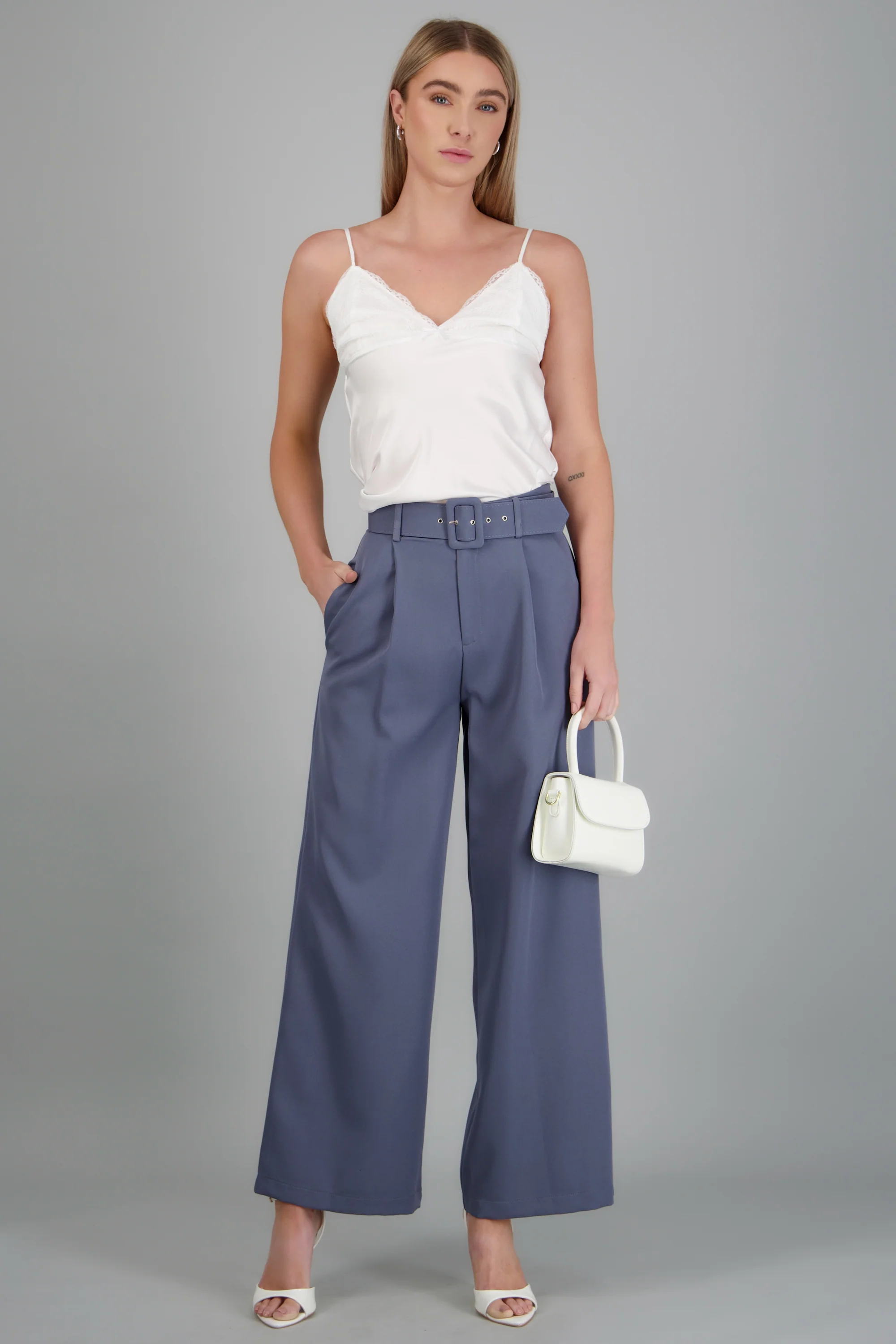 Pantalón liso cinturón