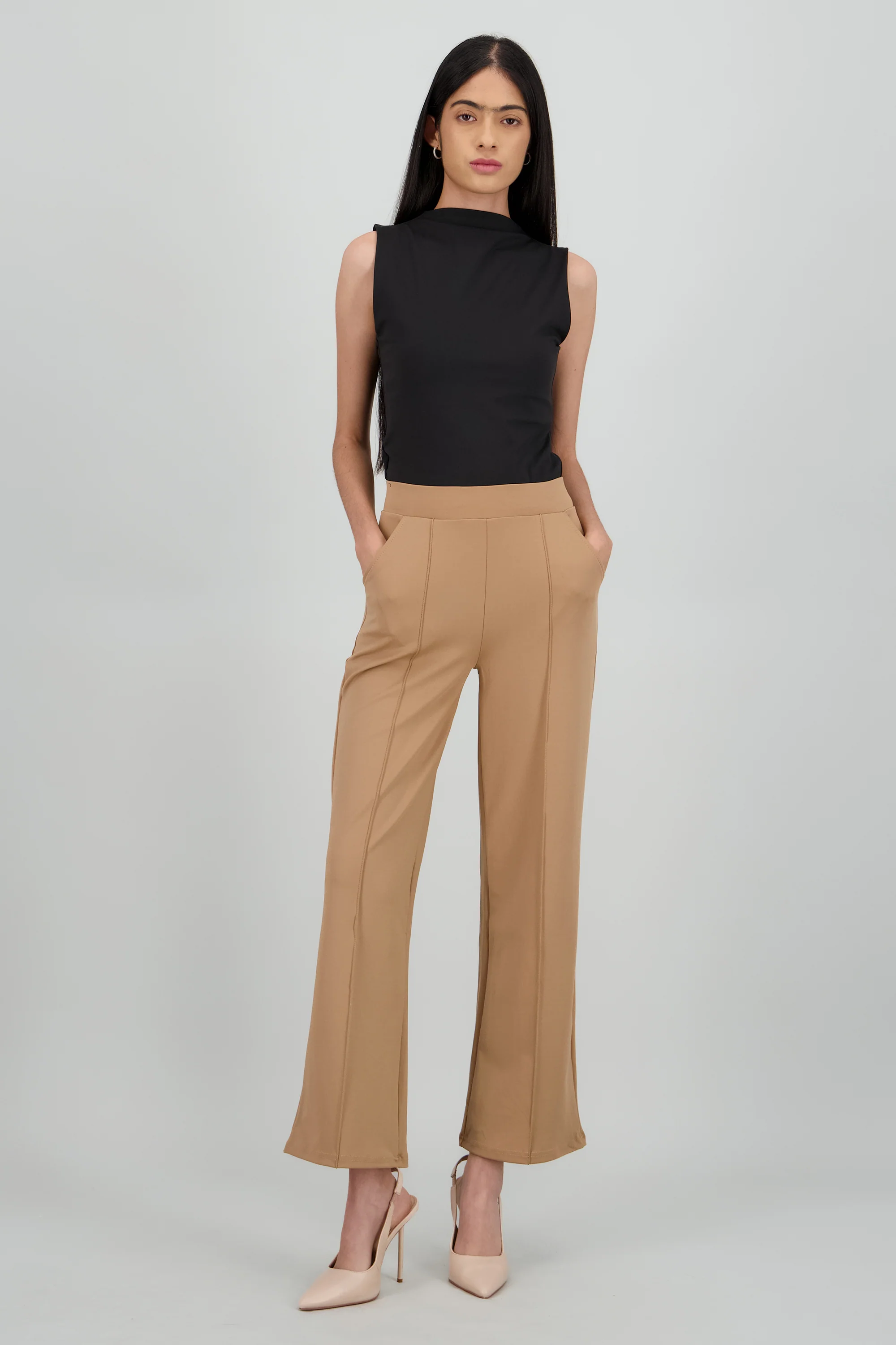 Pantalon liso con bolsas
