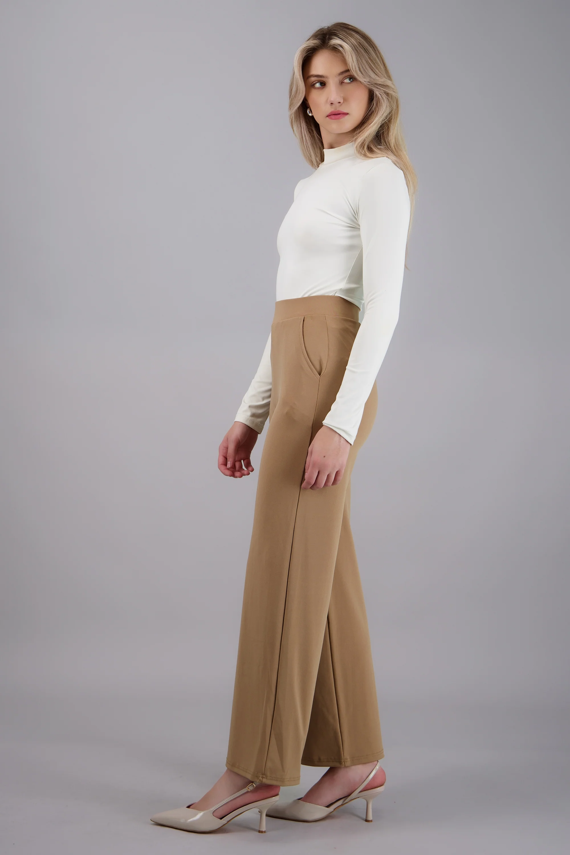 Pantalon liso con bolsas - Image 3