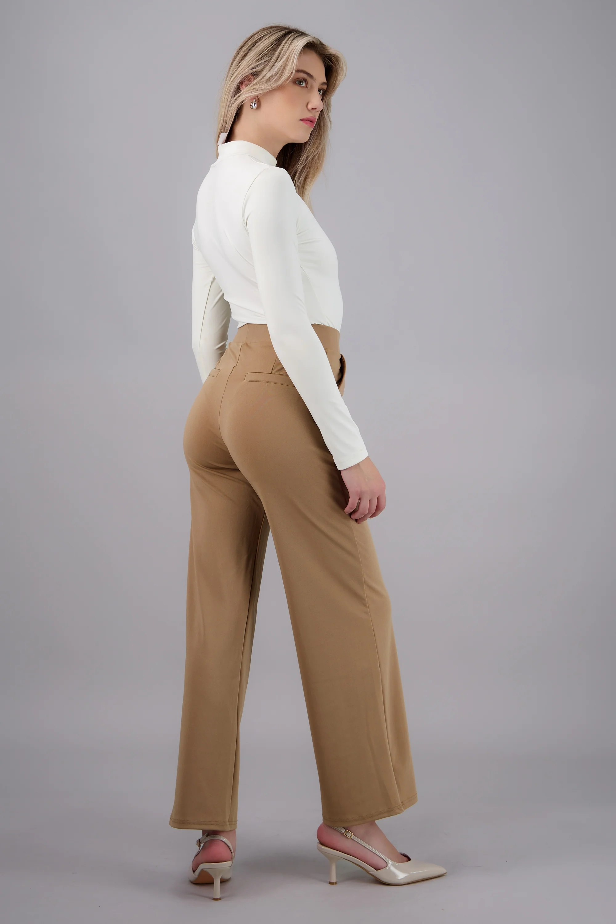 Pantalon liso con bolsas - Image 4