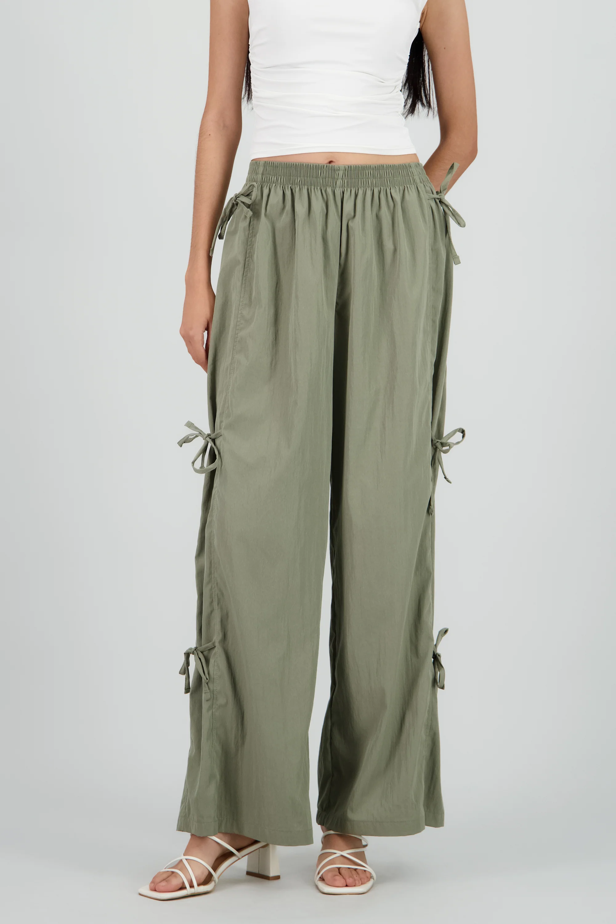 Pantalon liso detalle moños en costados - Image 2