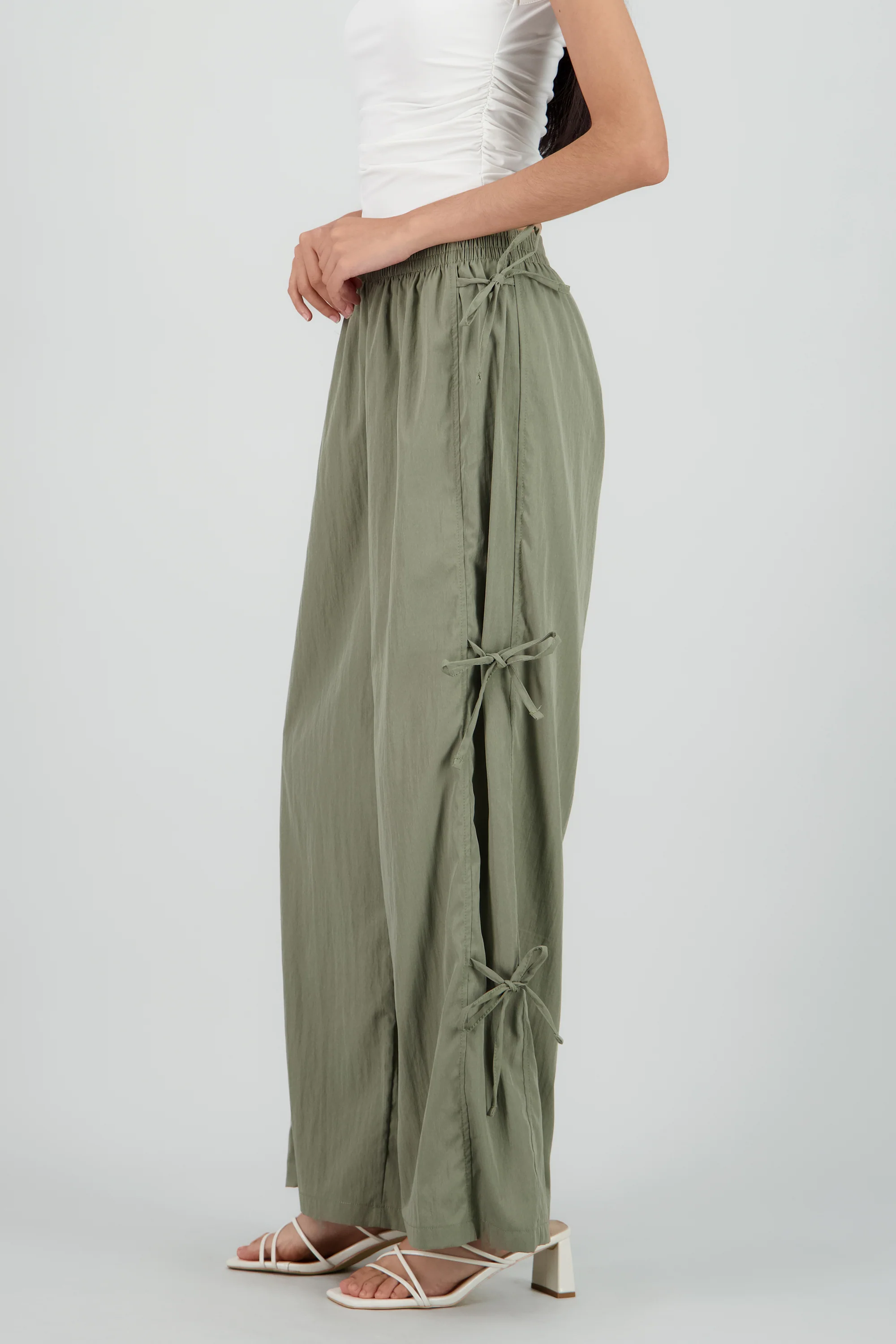 Pantalon liso detalle moños en costados - Image 3