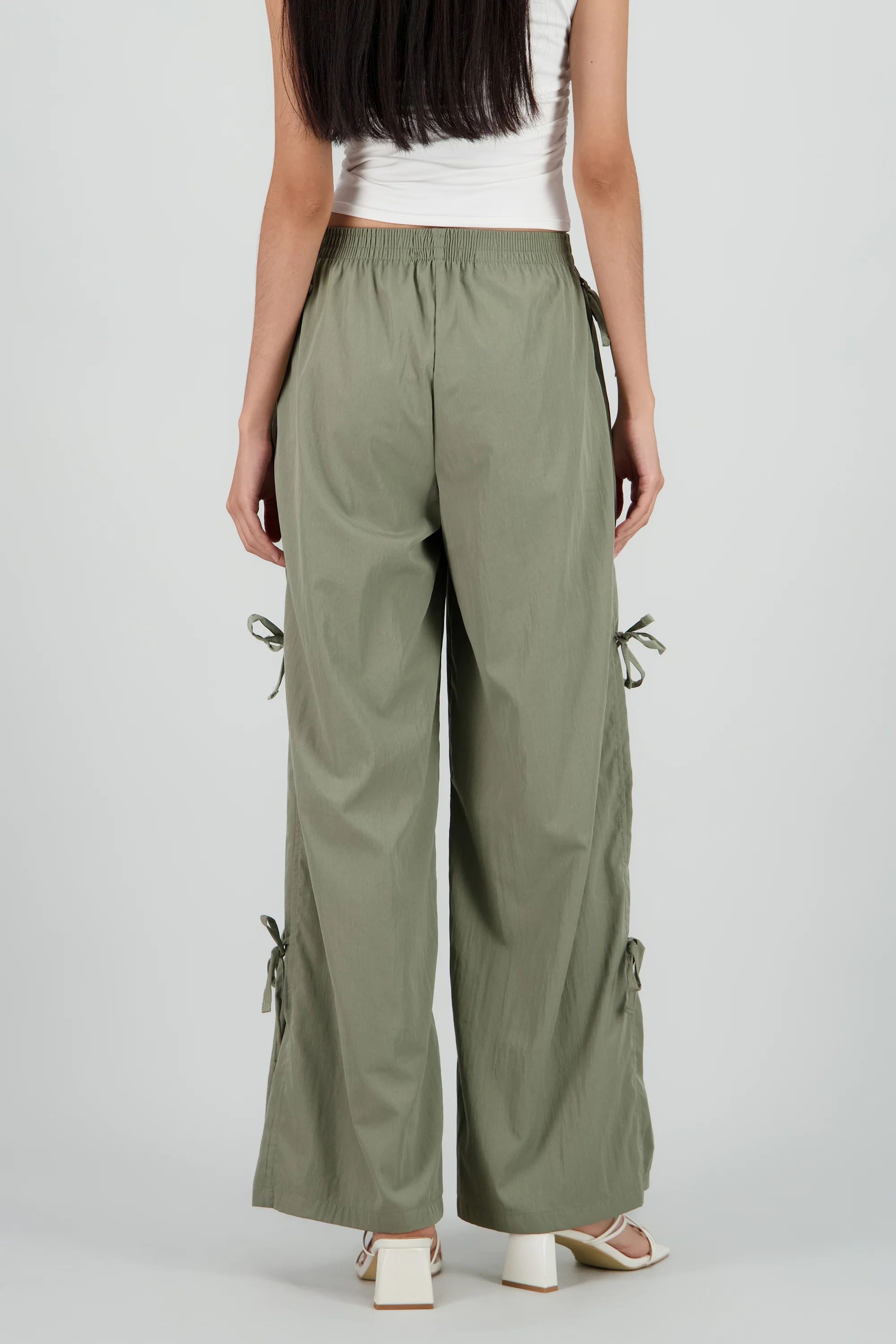 Pantalon liso detalle moños en costados - Image 4