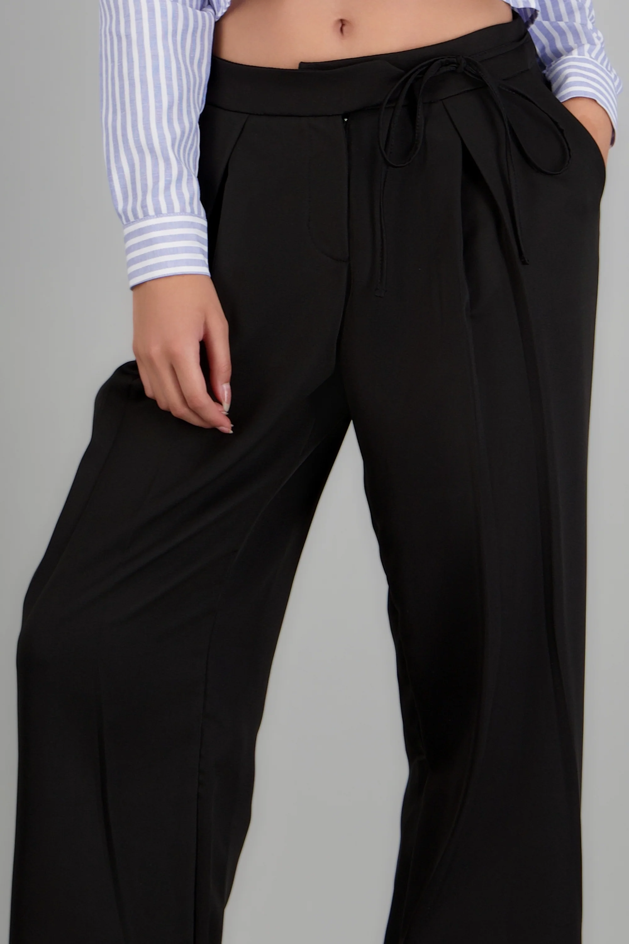 Pantalon pretina cruzada detalle pinzas - Image 5