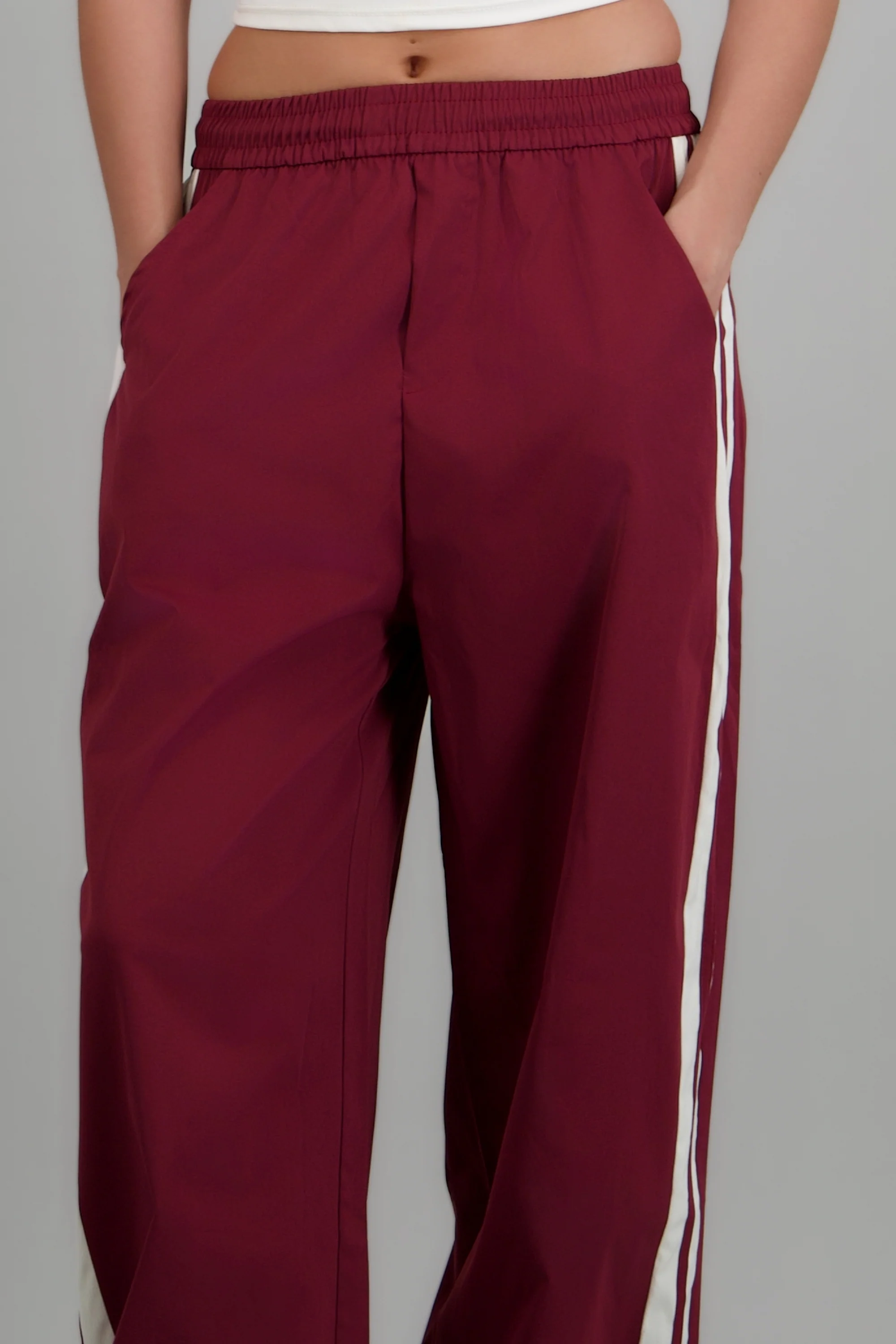 Pantalon rayas en costados - Image 5
