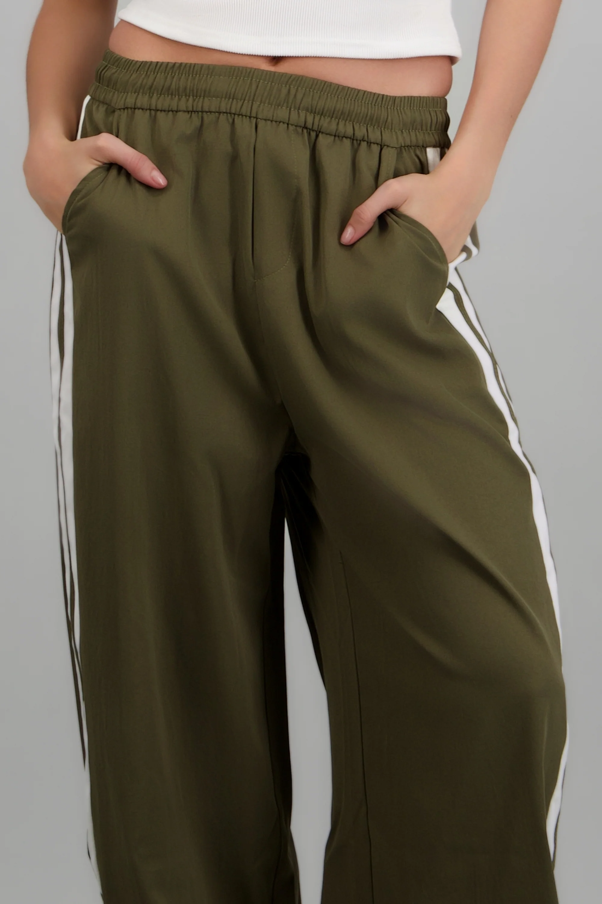 Pantalon rayas en costados - Image 5