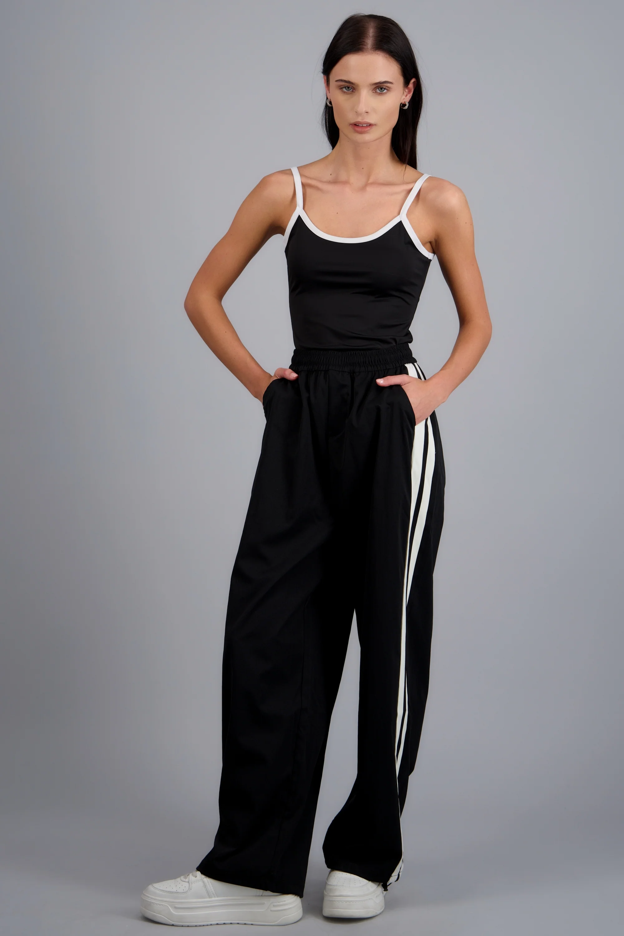 Pantalon rayas en costados - Image 4