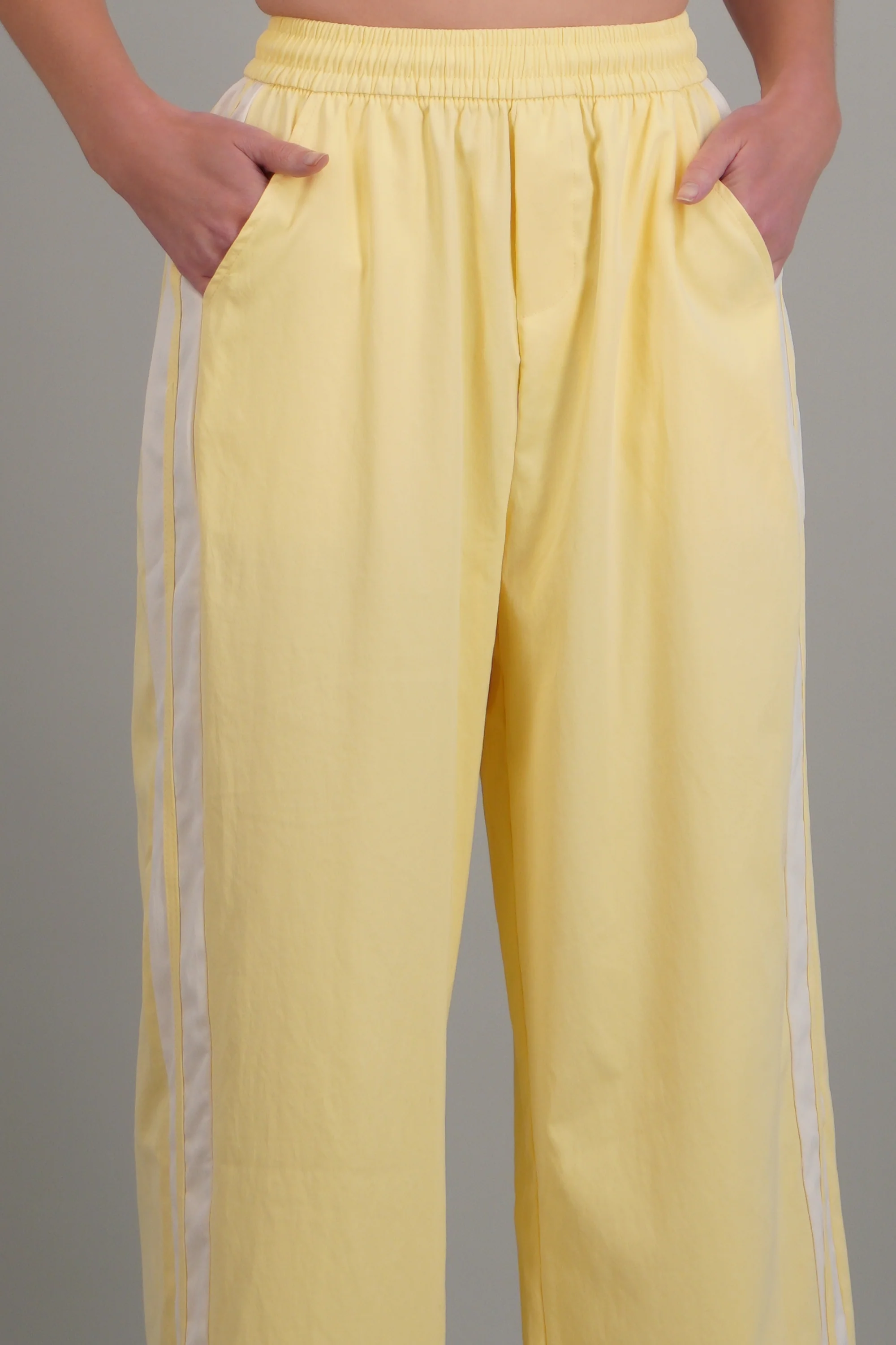 Pantalon rayas en costados - Image 5