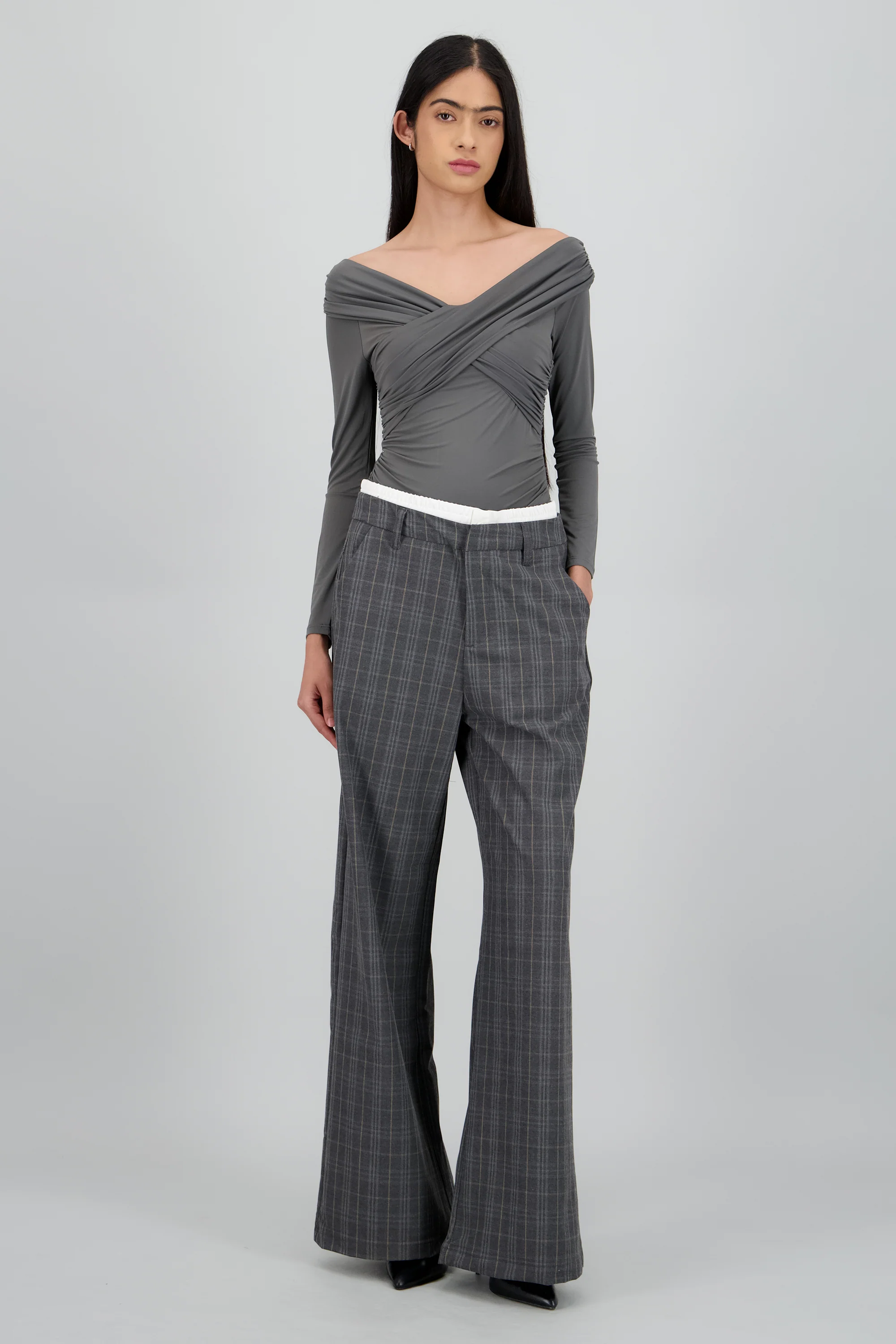Pantalon recto de cuadros en contraste