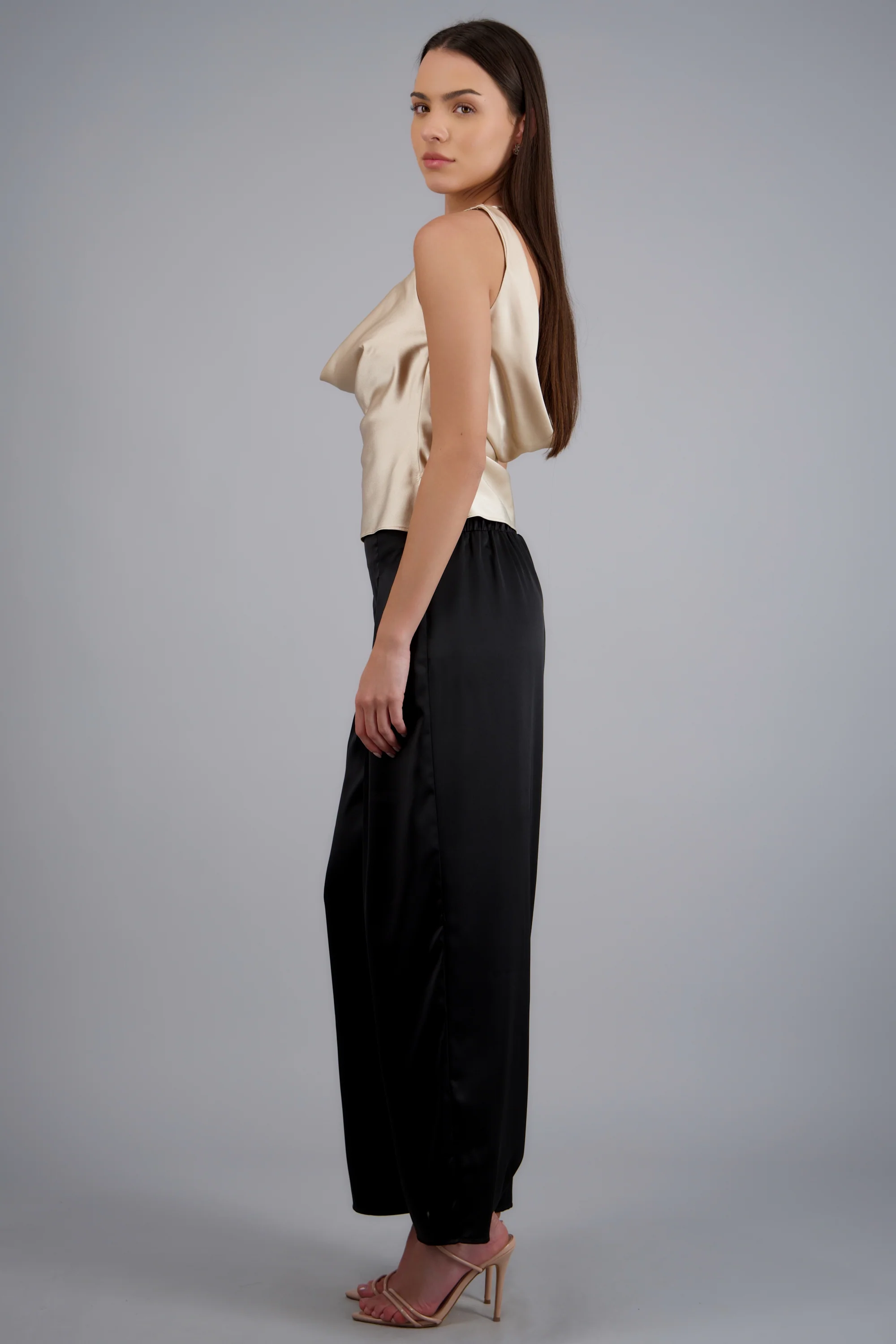 Pantalon satinado con pinzas - Image 2