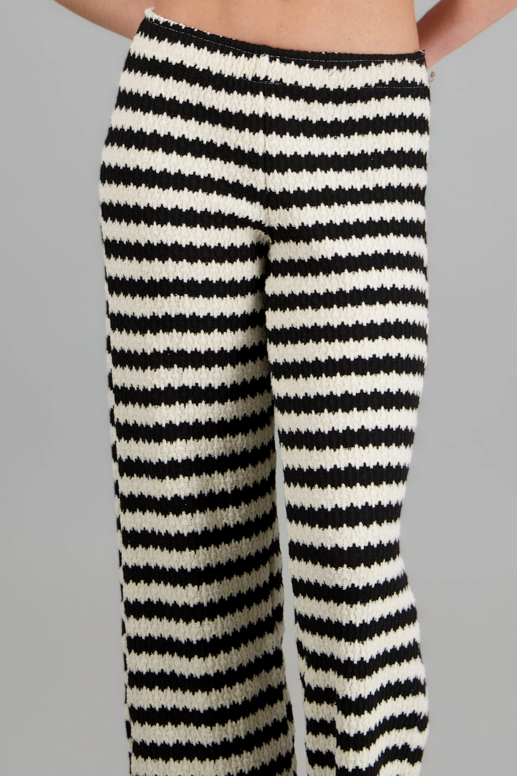 Pantalón textura rayas - Image 5