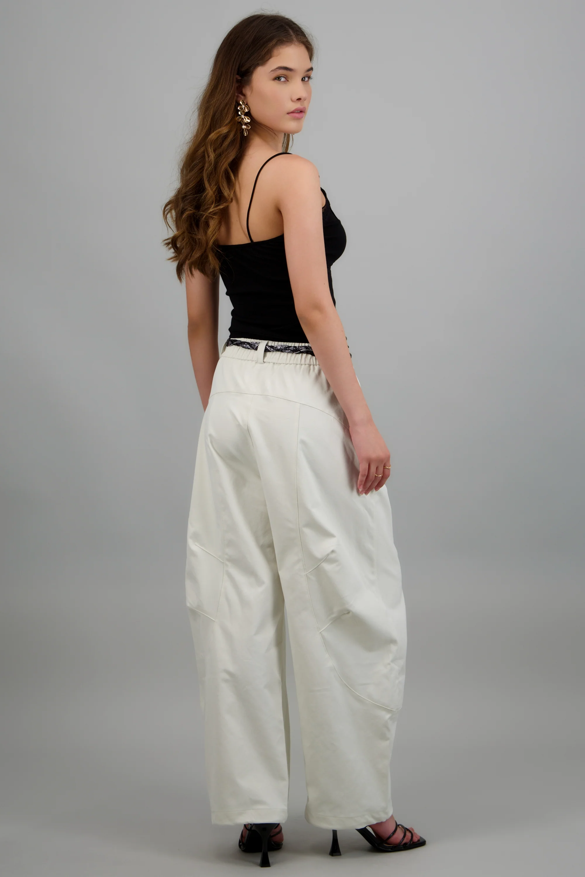 Pantalones amplios con cinturon - Image 4