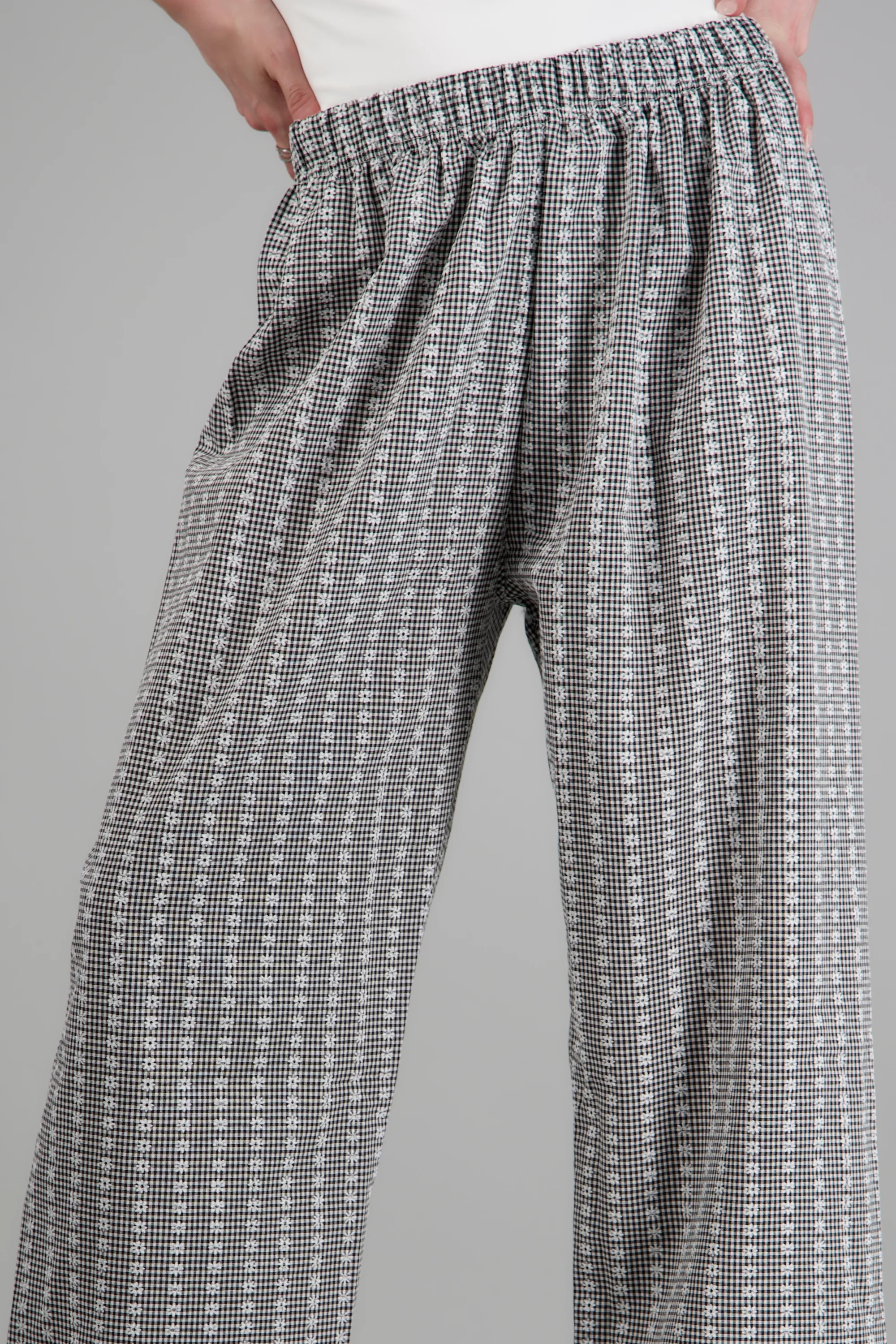 Pantalones cuadros y mini flores - Image 5