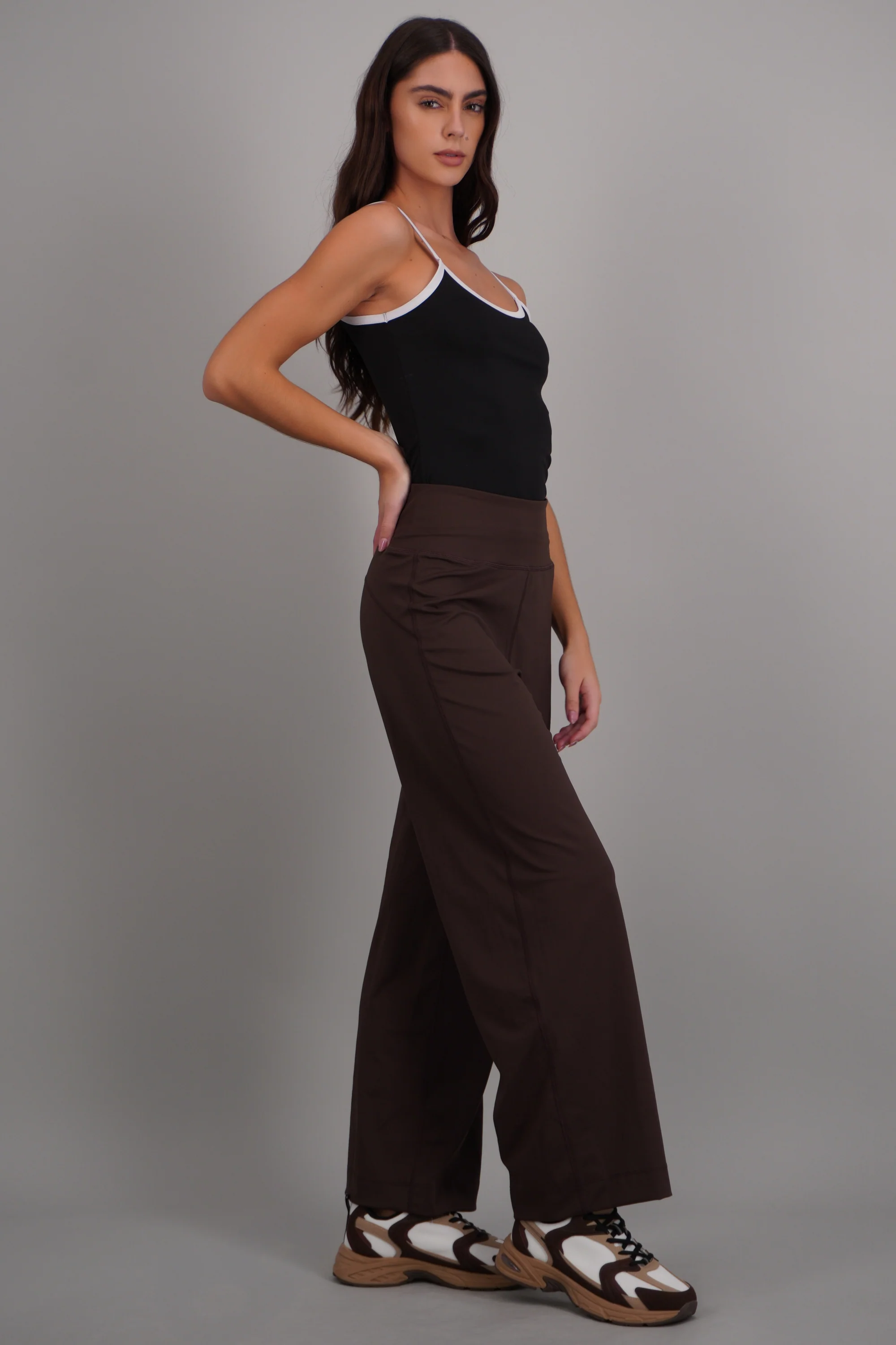 Pantalones deportivos pierna amplia - Image 3