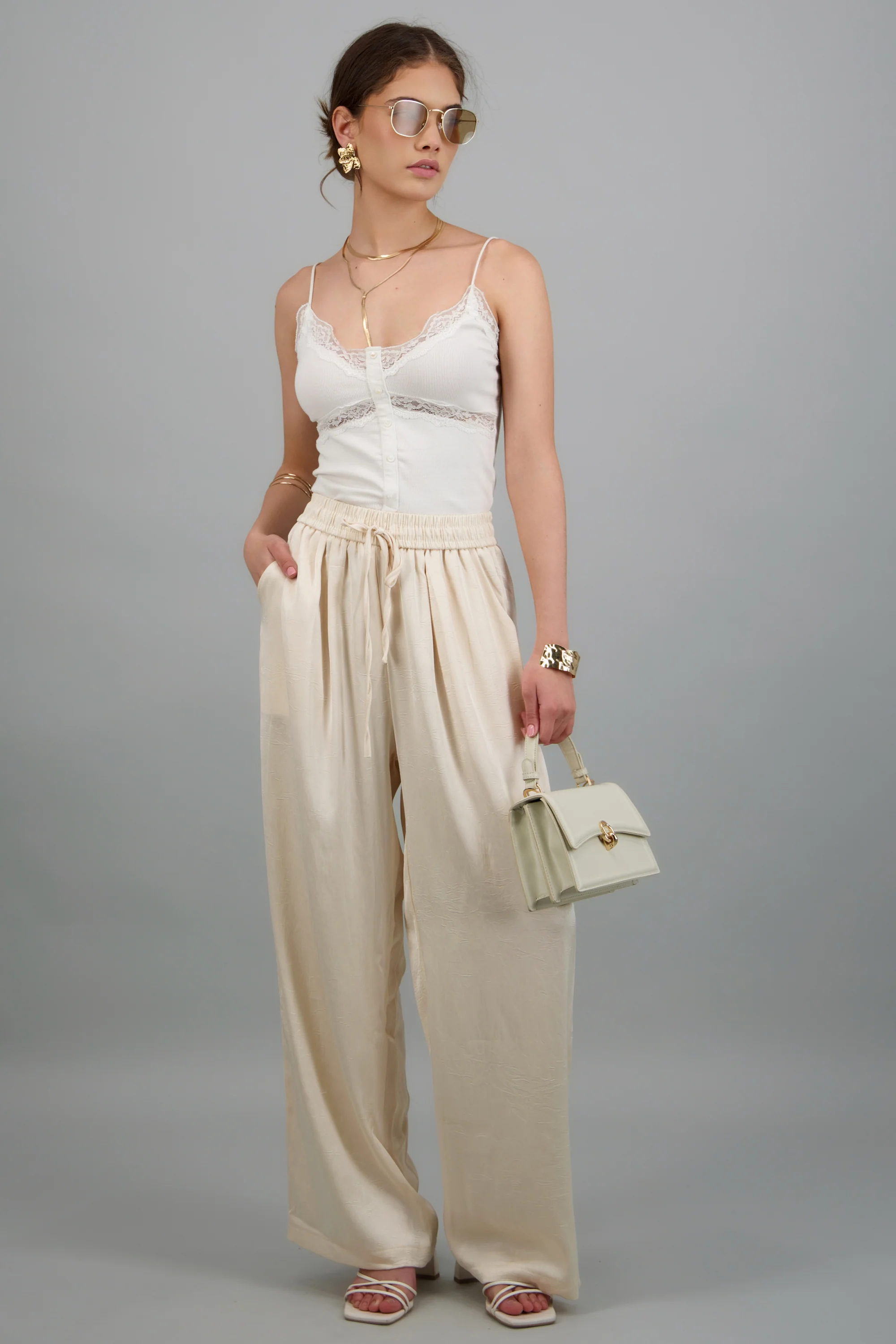 Pantalones ligeros en satin - Image 2