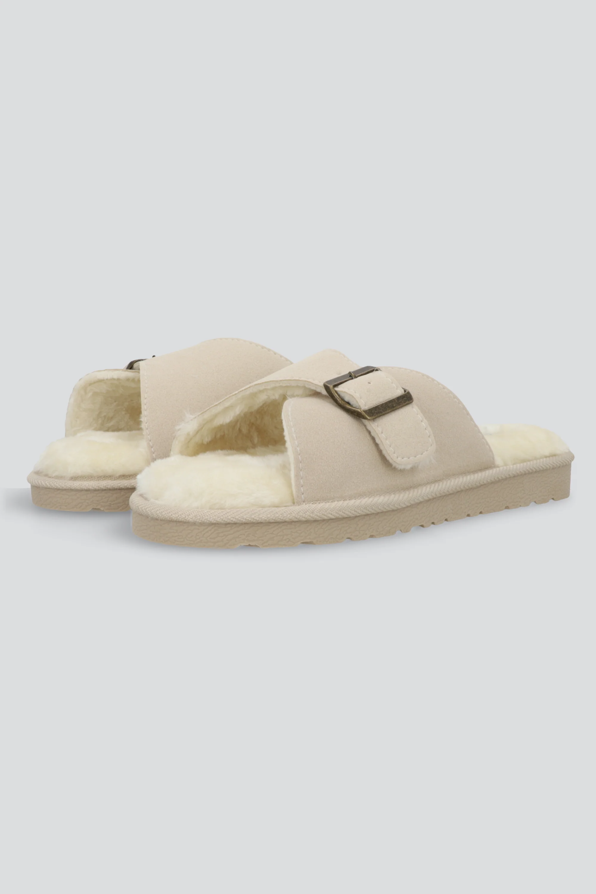 Pantufla tira ancha hebilla forro peluche