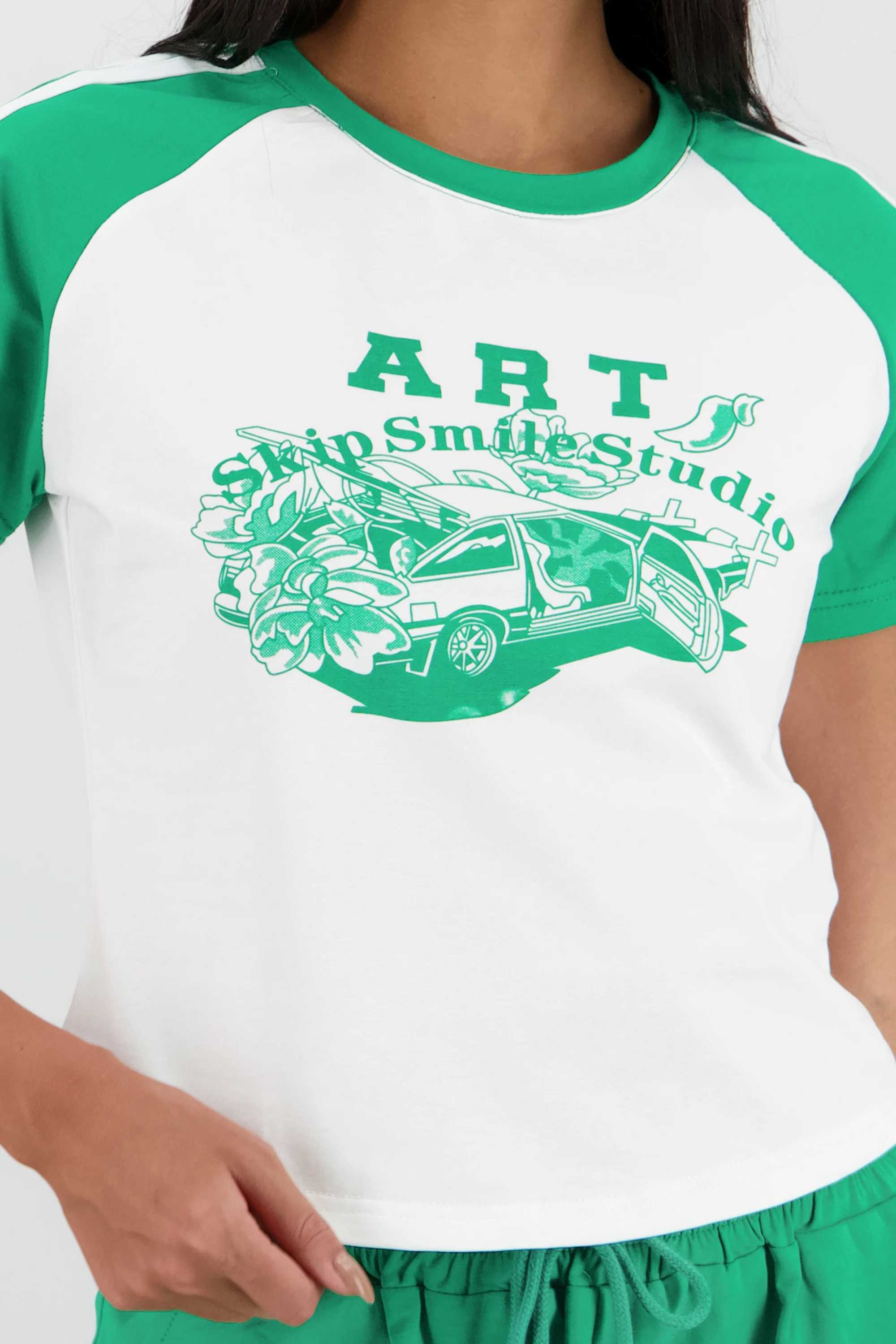 Playera crop detalle estampado contraste mangas - Image 5