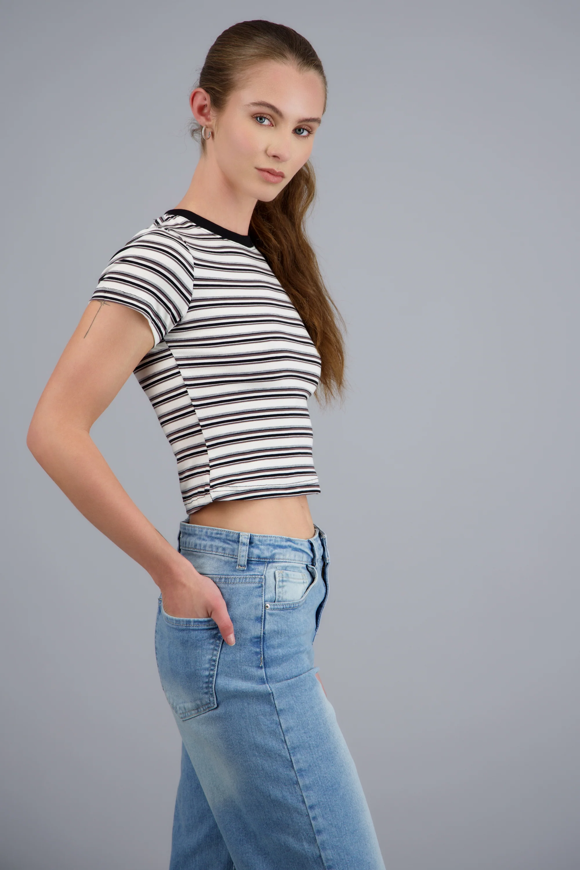 Playera estampado rayas cuello contraste - Image 2