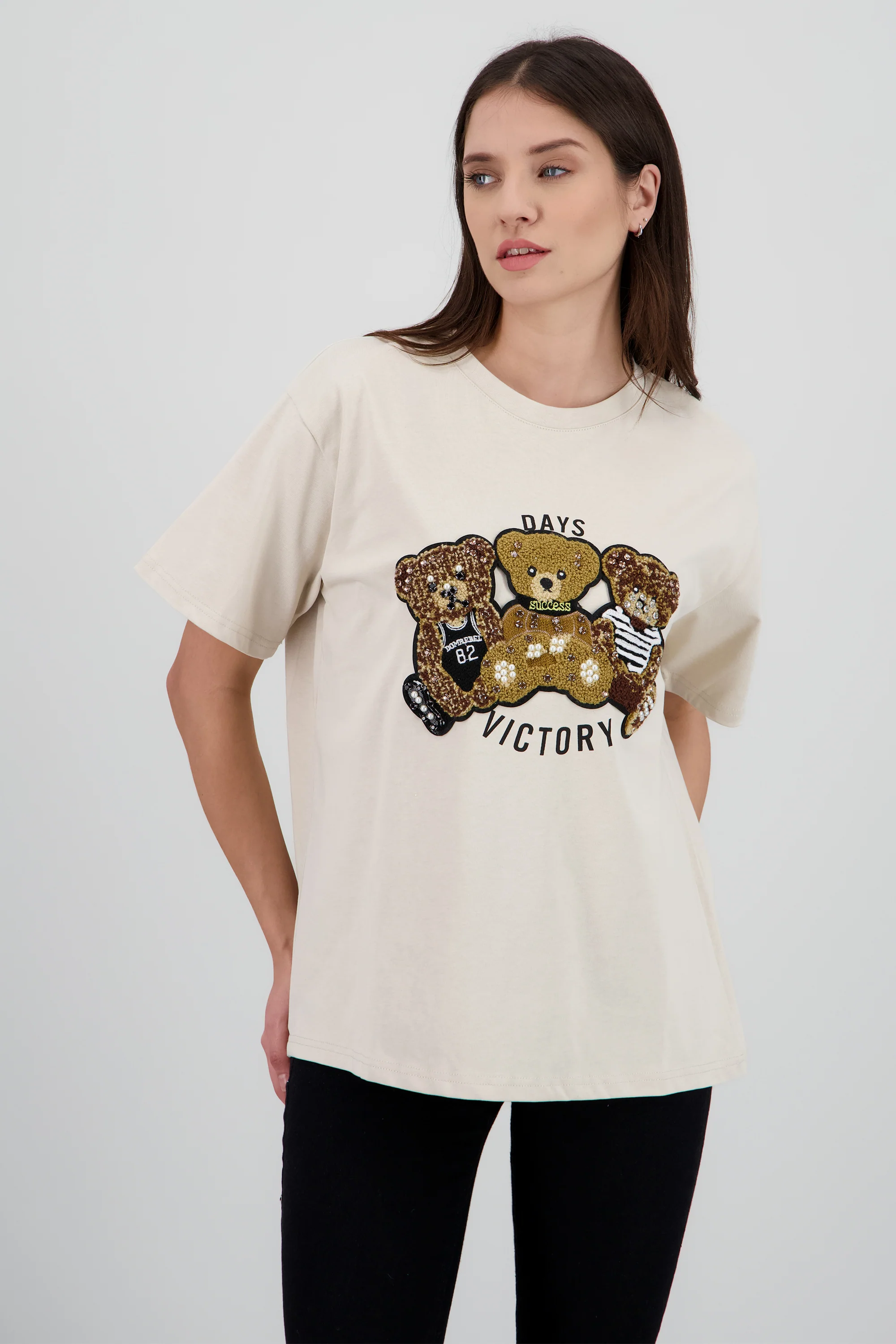 Playera manga corta detalle osos textura - Image 2